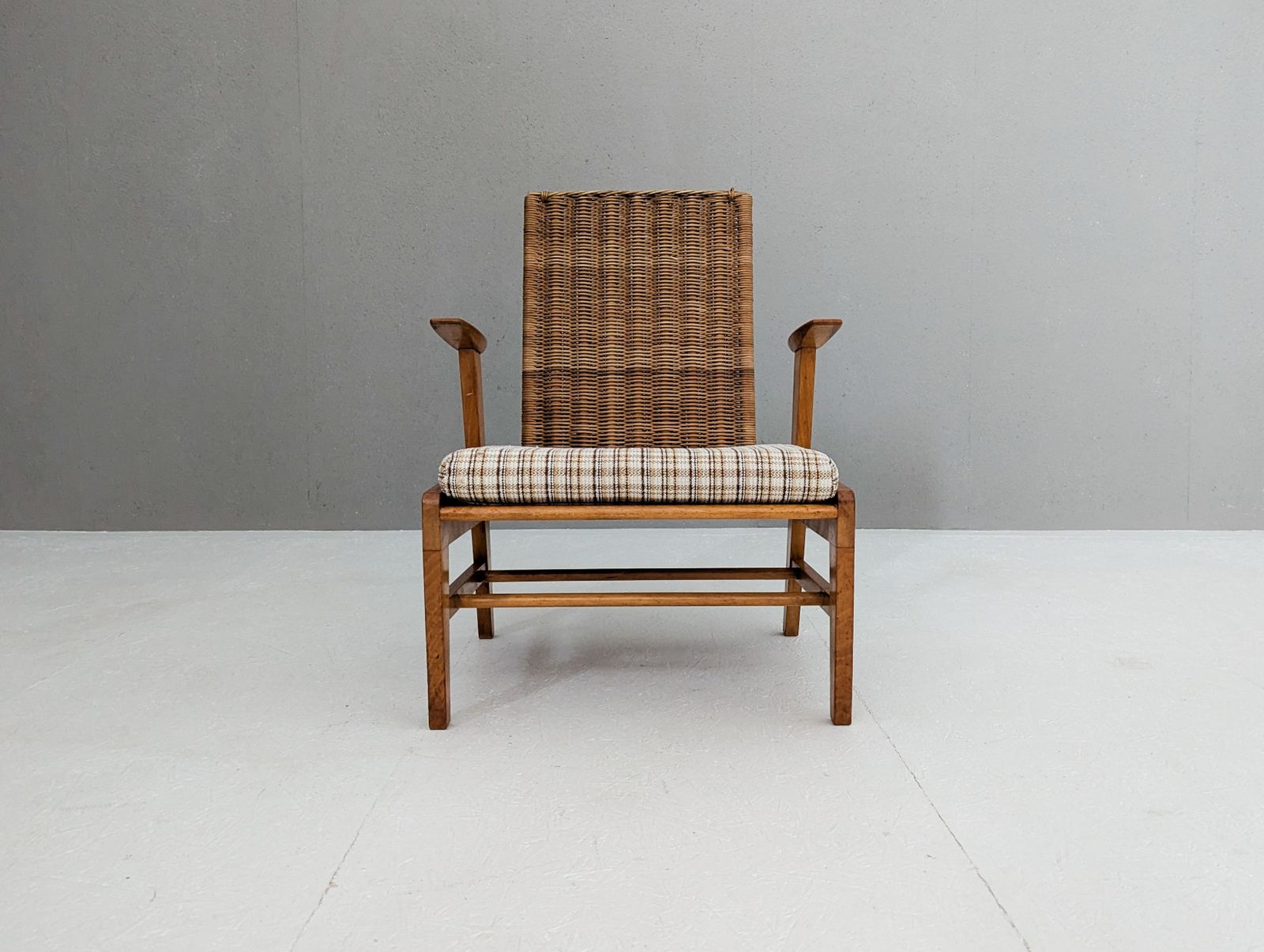photo vinterior Sculptural Beech And Rattan Armchair With Footstool By úľuv, 1960s