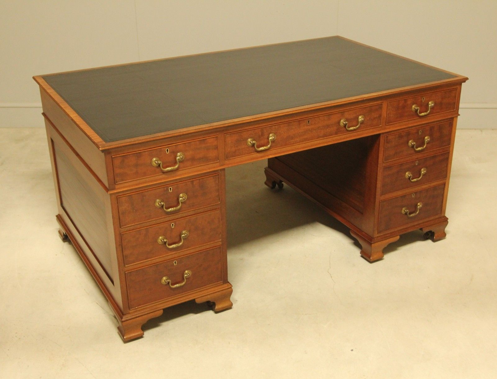 Early 20th Century Mahogany Banker’s Partners Desk photo Furniture