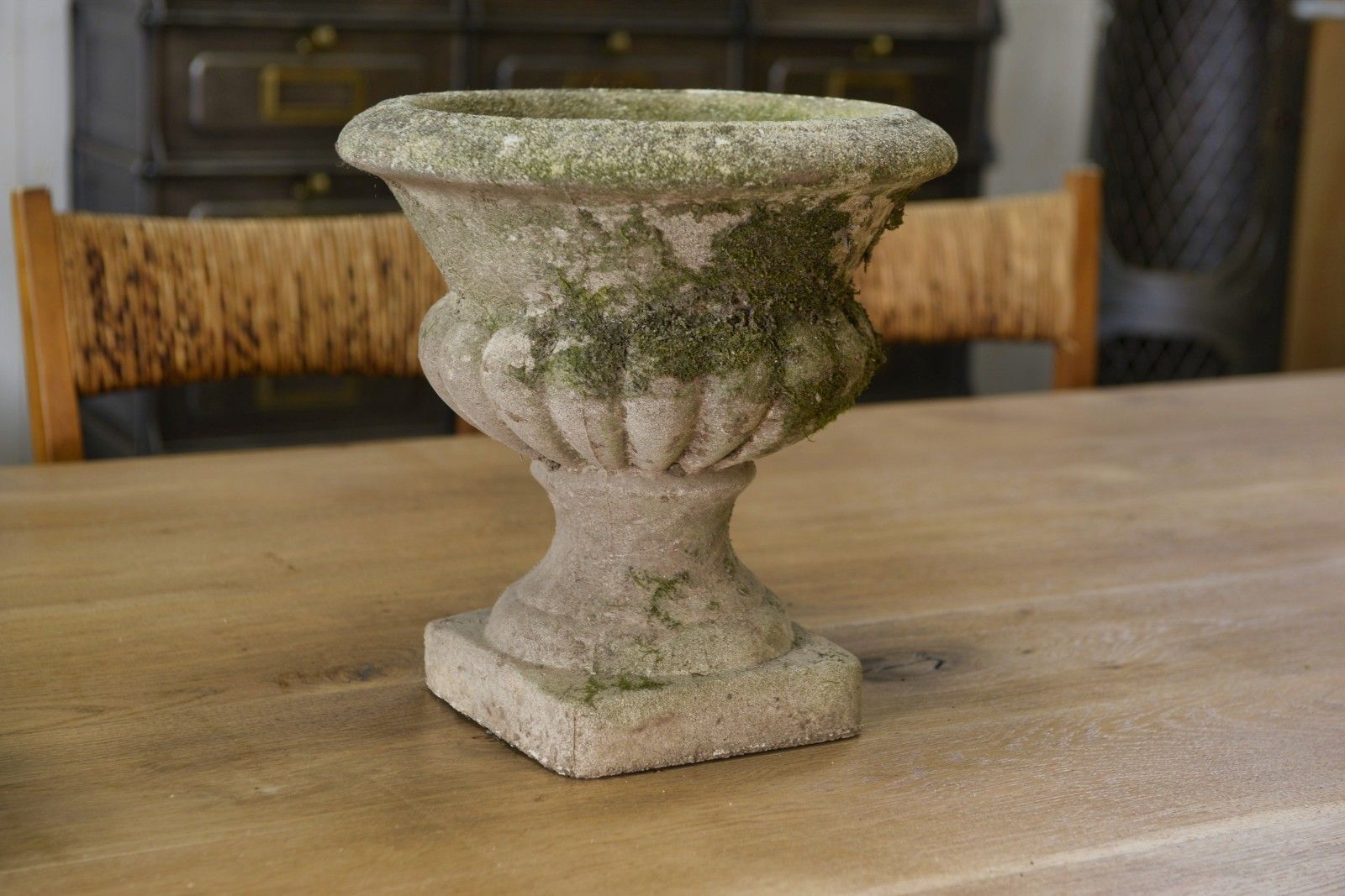 Pair Of Medici Vases In Reconstituted Stone 20th Century photo for sale