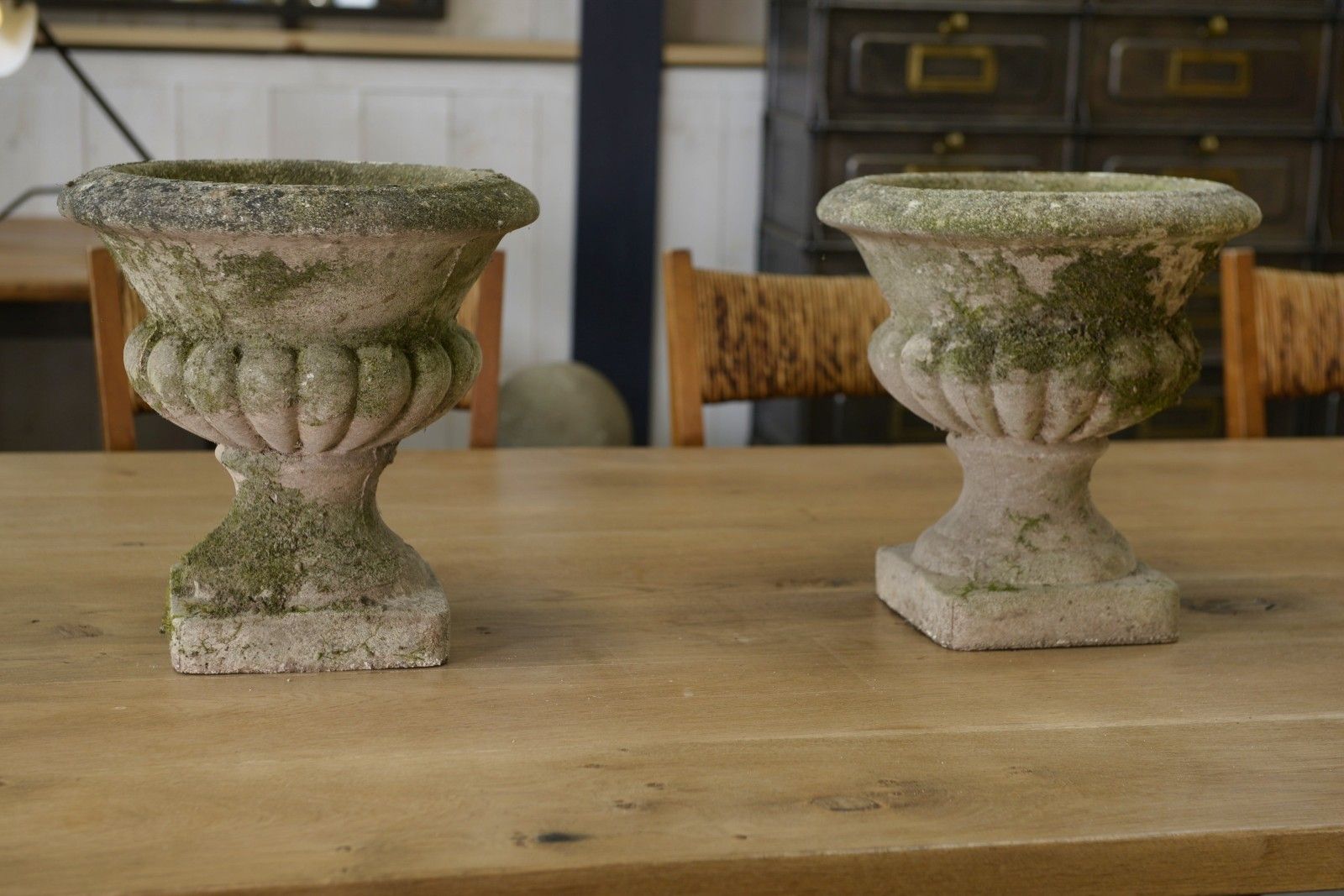 photo furniture Pair Of Medici Vases In Reconstituted Stone 20th Century