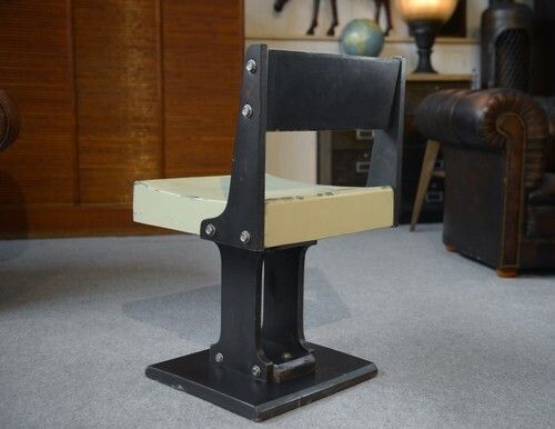 photo furniture Antique 1960's Minimalist Modernist Design Chair