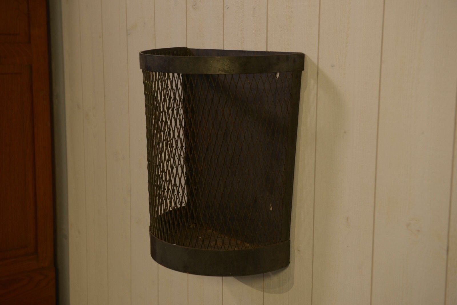 Metal Wire Mesh School Wall Basket