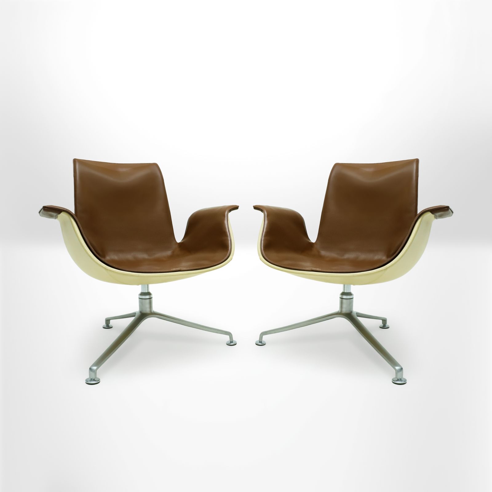 Preben Fabricius And Jorgen Kastlhom Two Tone Leather Fk Lounge Chairs For Walter Knoll