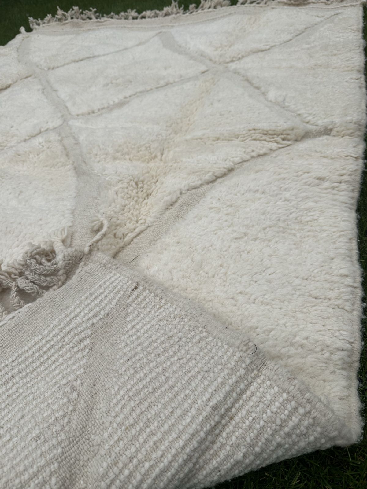 photo buy Moroccan Berber Cream Wool Rug Beni Ourain Atlas Carpets
