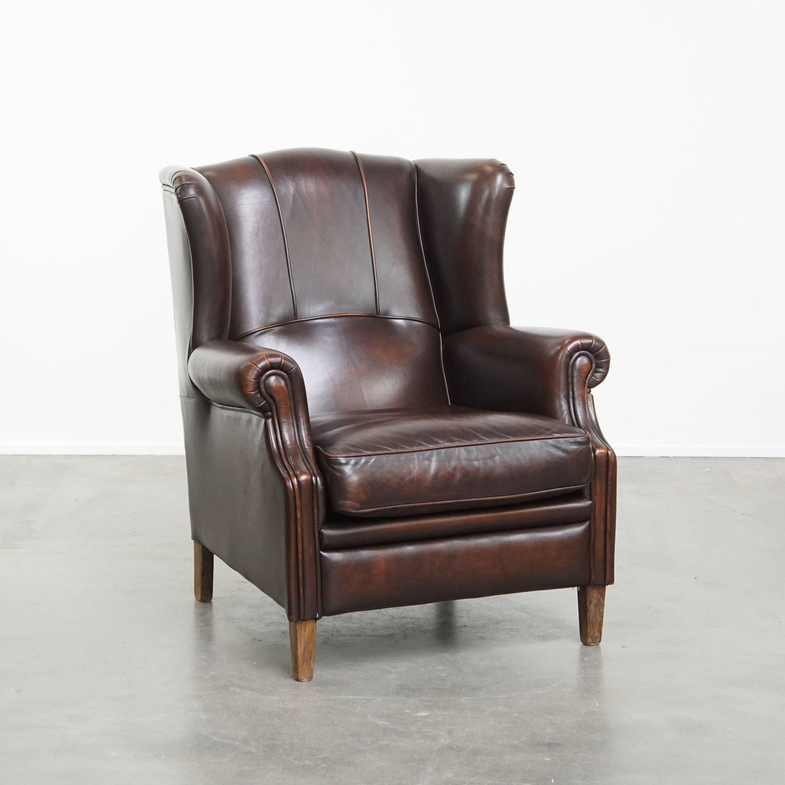 Luxurious And Comfortable English Style Wing Chair Made Of Cowhide Leather