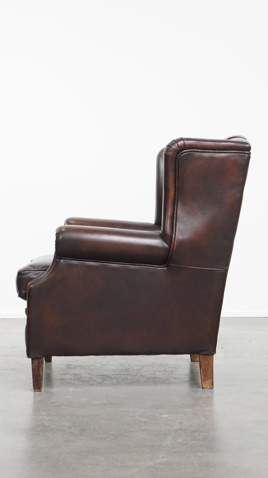 Luxurious And Comfortable English Style Wing Chair Made Of Cowhide Leather photo 1003.0