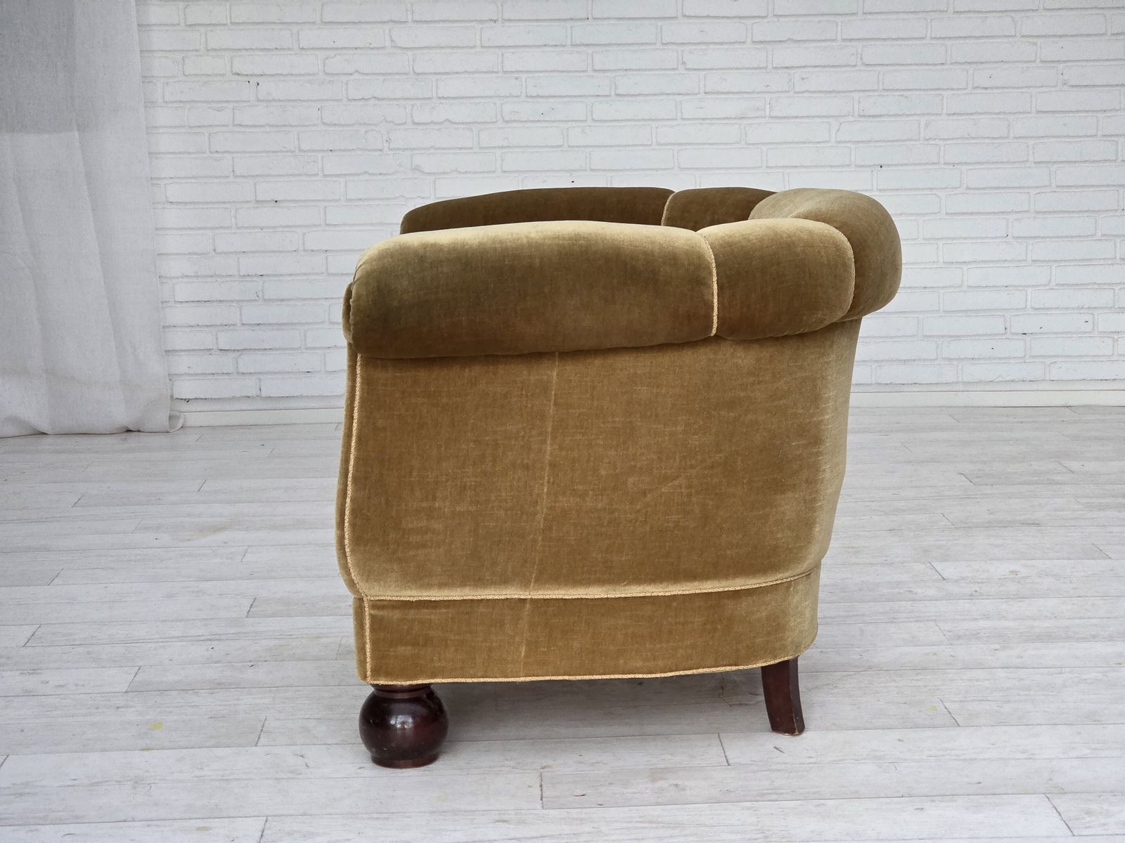 photo vintage 1960s, Danish Relax Armchair, Light Green Furniture Velour, Oak Wood Legs.