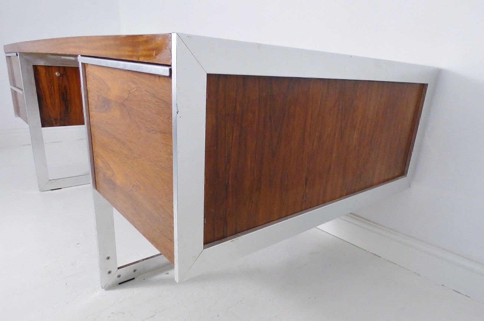 Stunning Vintage Miller Design Associates Rosewood & Chrome Desk 1970's photo vinterior