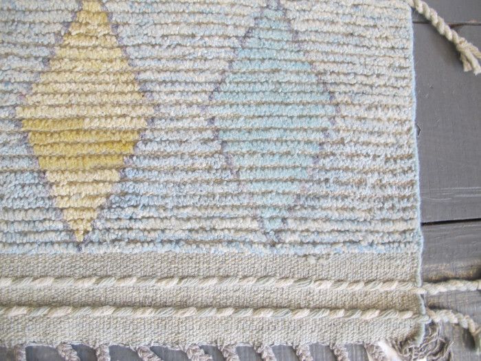 Contemporary Wool Carpet, 3.00m X 2.50m photo vinterior