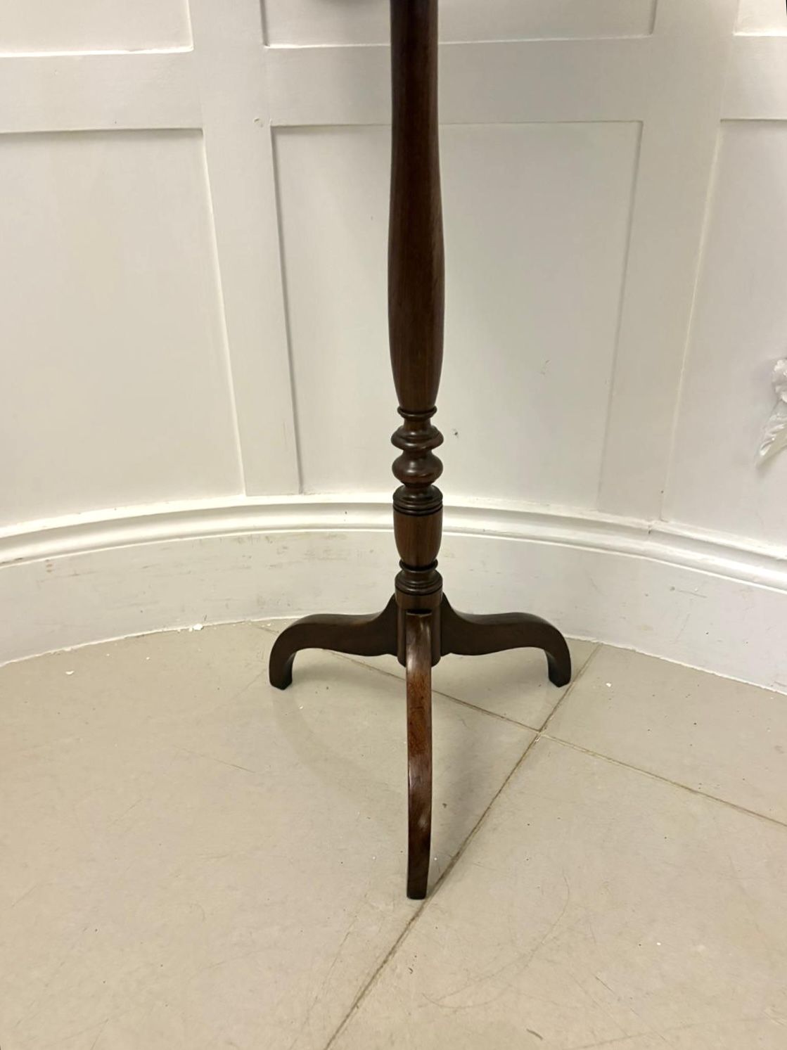 Elegant Antique Quality Mahogany Tripod Occasional Table photo vinterior