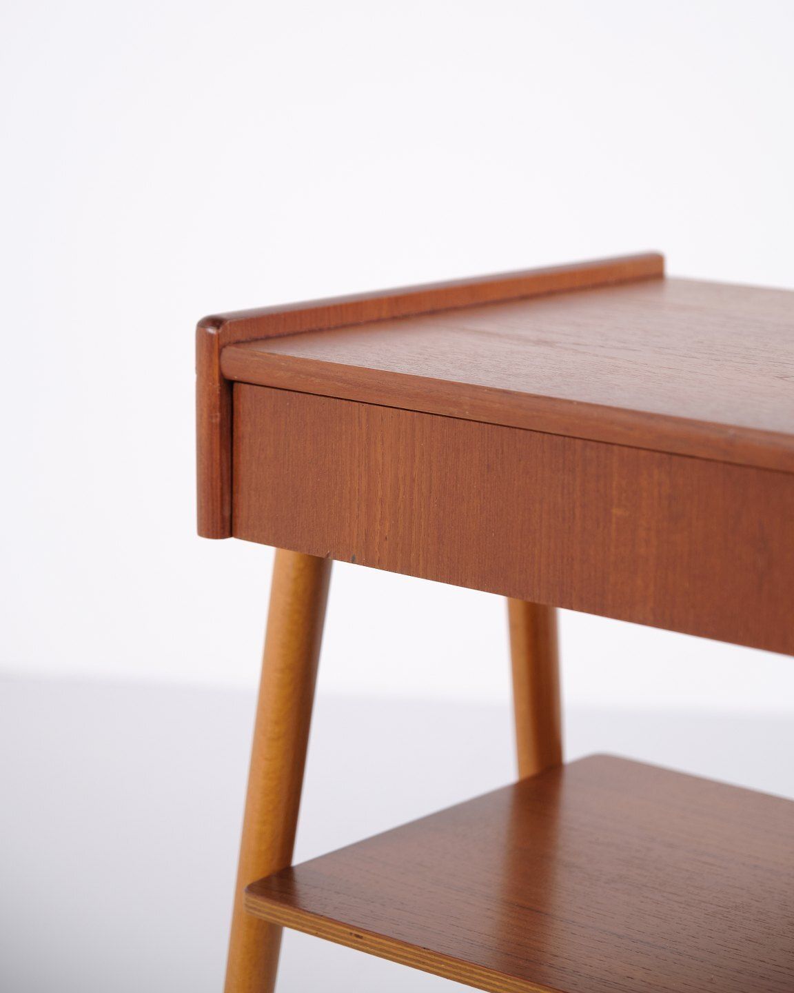 Side/Bedside Table   Teak   Ab Carlström & Co Furniture Factory   Sweden   1950s Good Condition photo vinterior