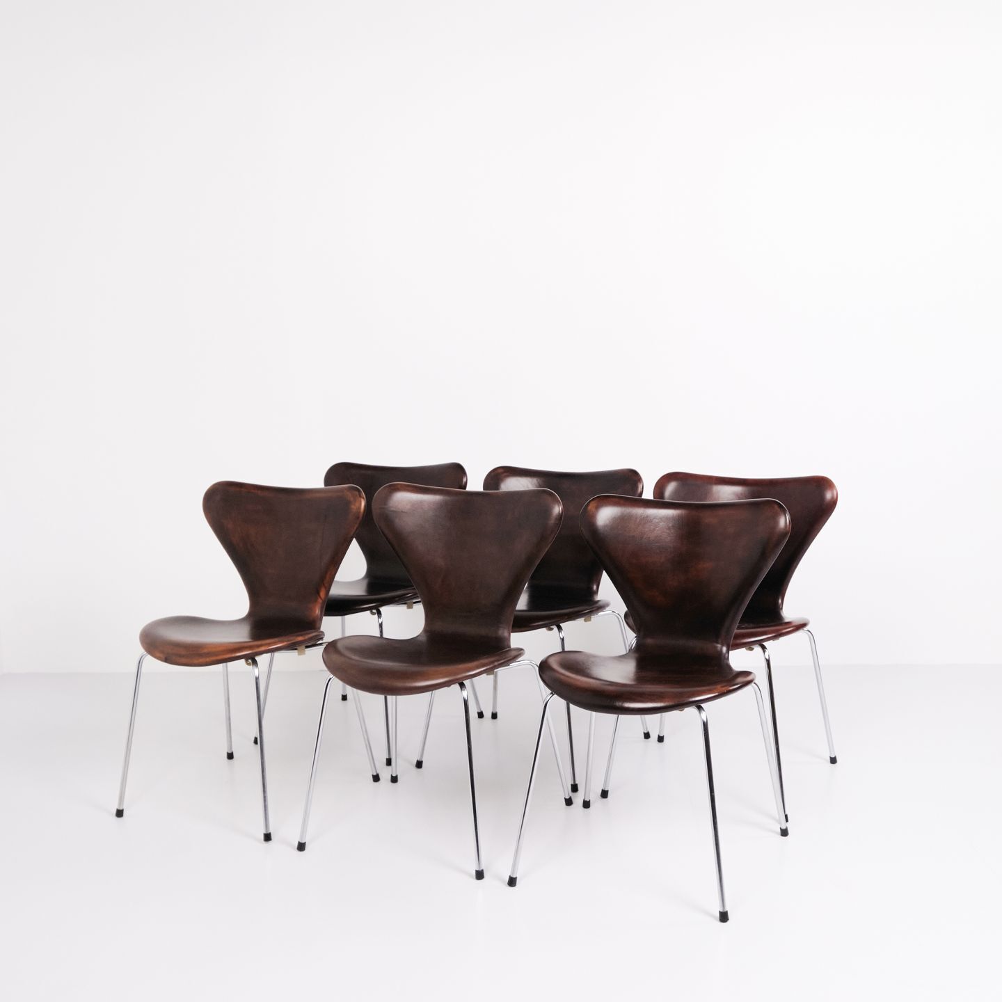 Set Of Six Seven Chairs   Model 3107   Seven Chair   Patinated Brown Leather   Arne Jacobsen   Fritz Hansen