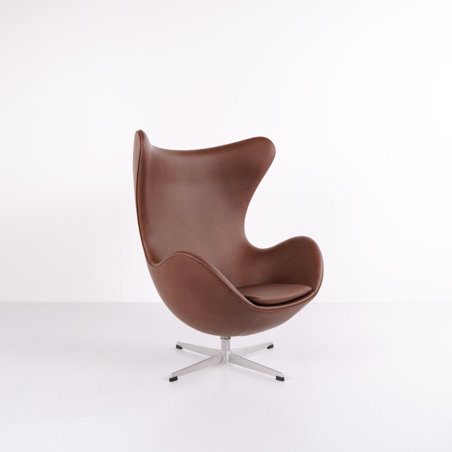 The Egg   Model 3316   Brown Leather   Arne Jacobsen   Fritz Hansen photo Furniture