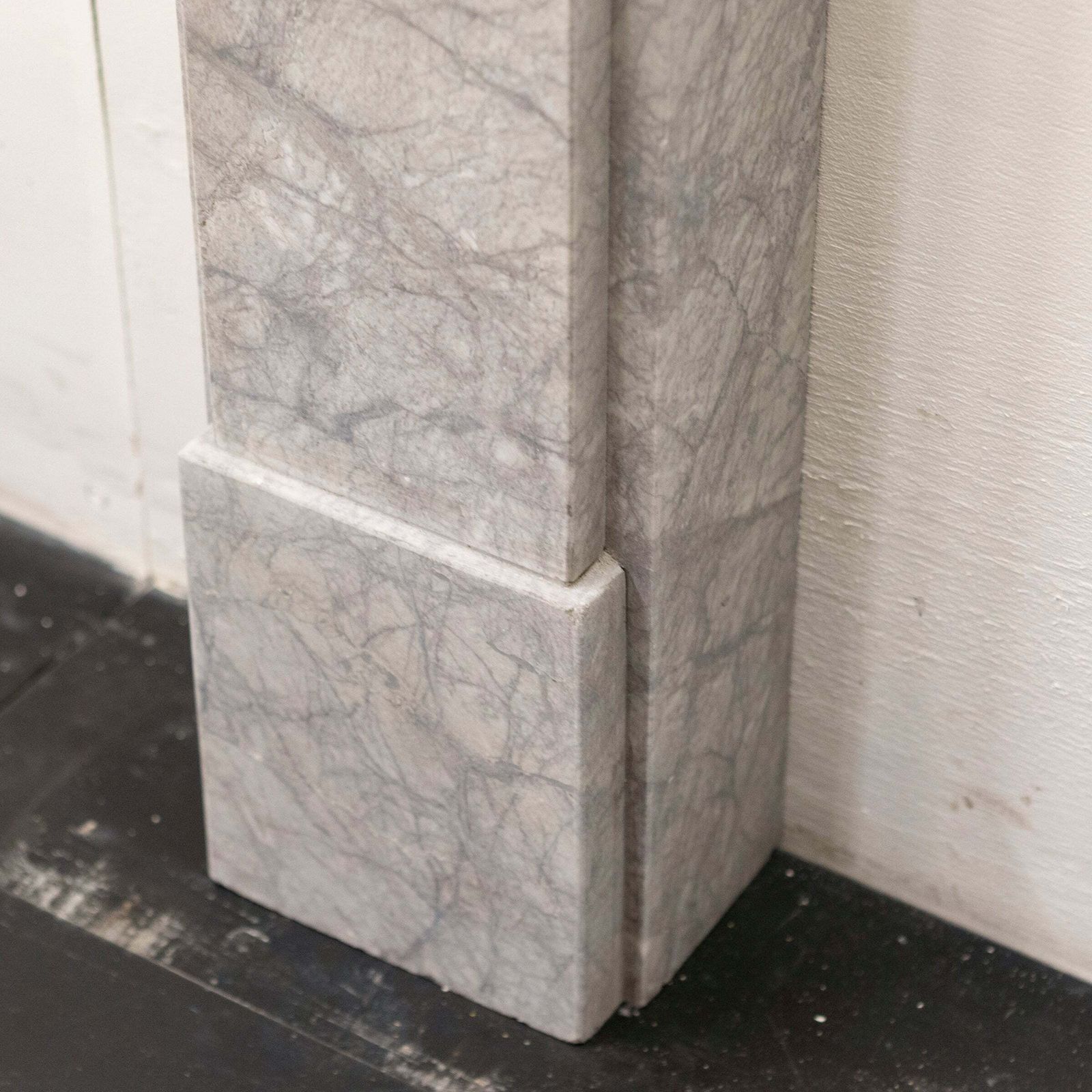photo furniture Early Georgian Style Grey Marble Fireplace Surround