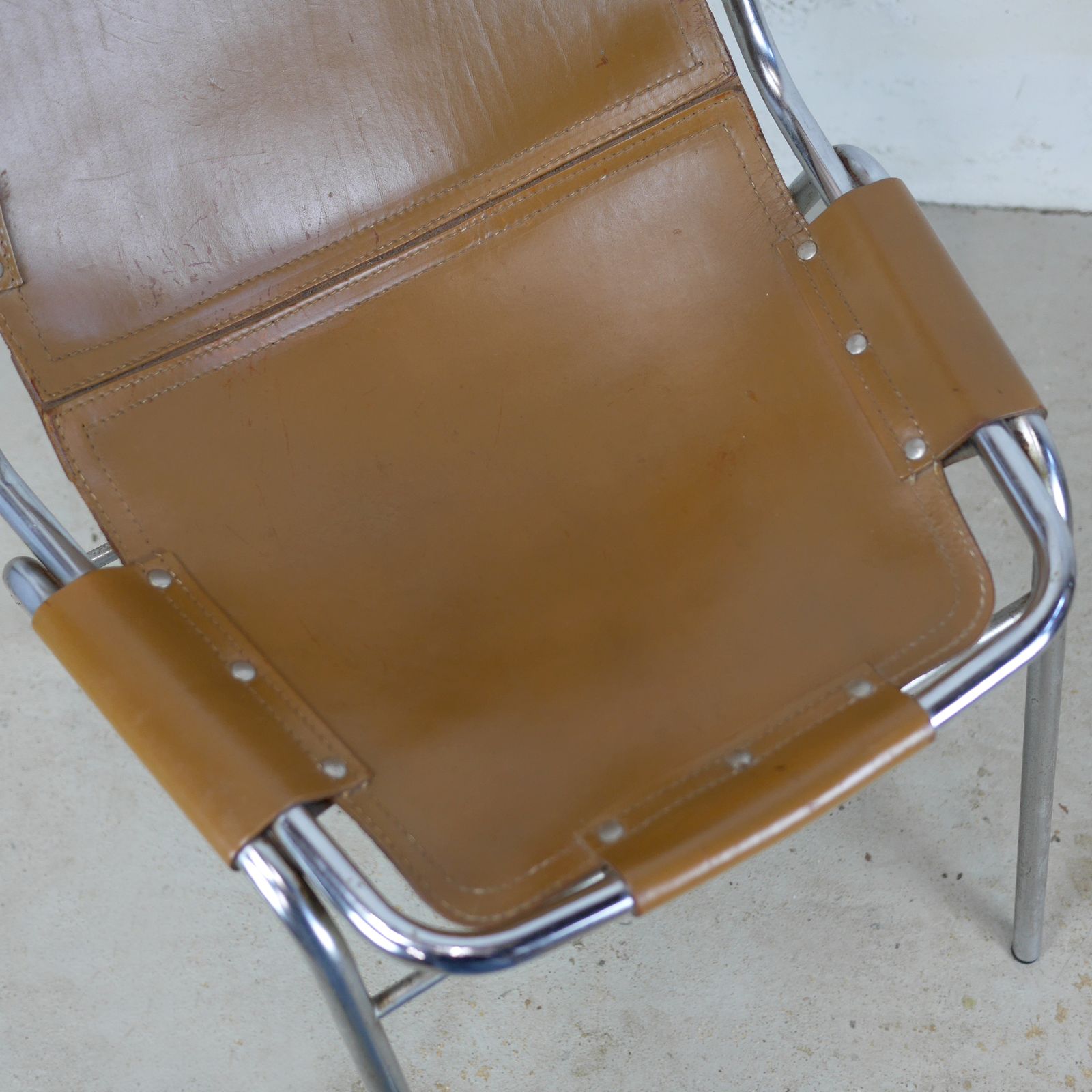 photo vintage Set 4 Mid Century Vintage Charlotte Perriand Les Arches Leather Chairs #103058