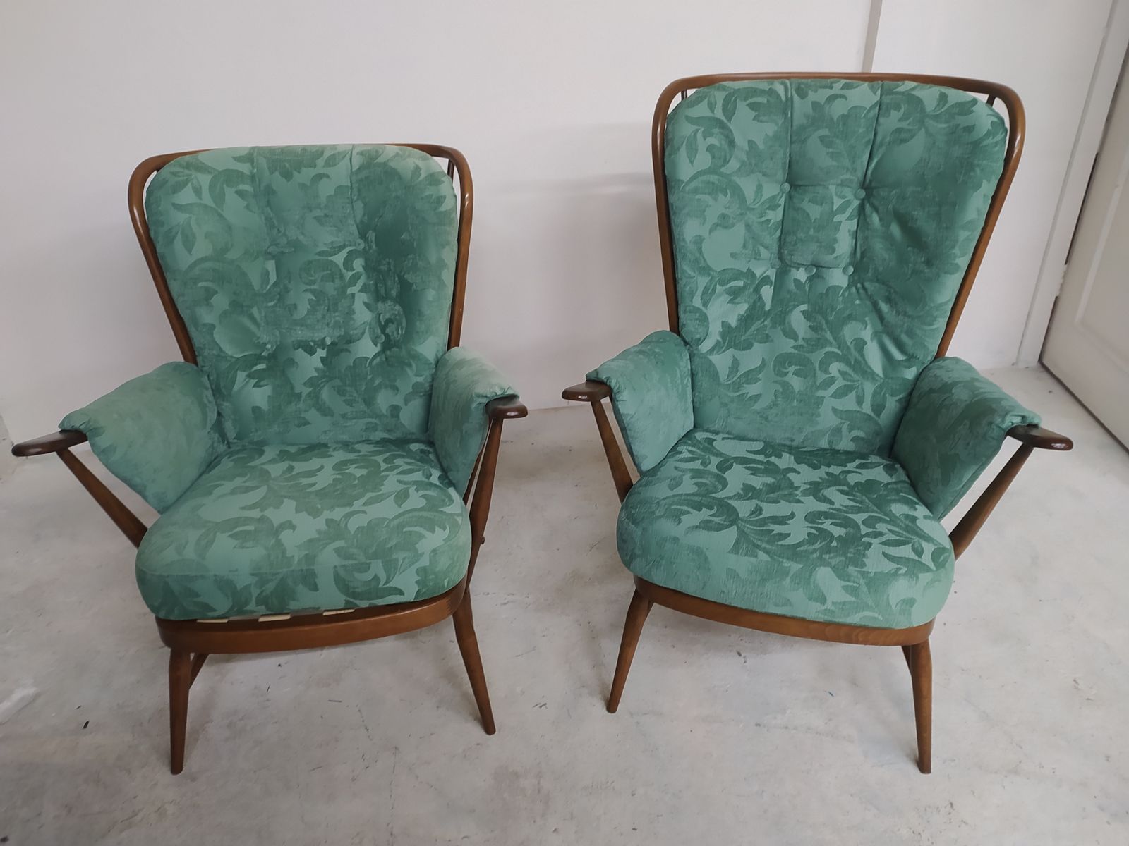 photo vinterior Ercol Evergreeen Pair Of Vintage Armchairs.