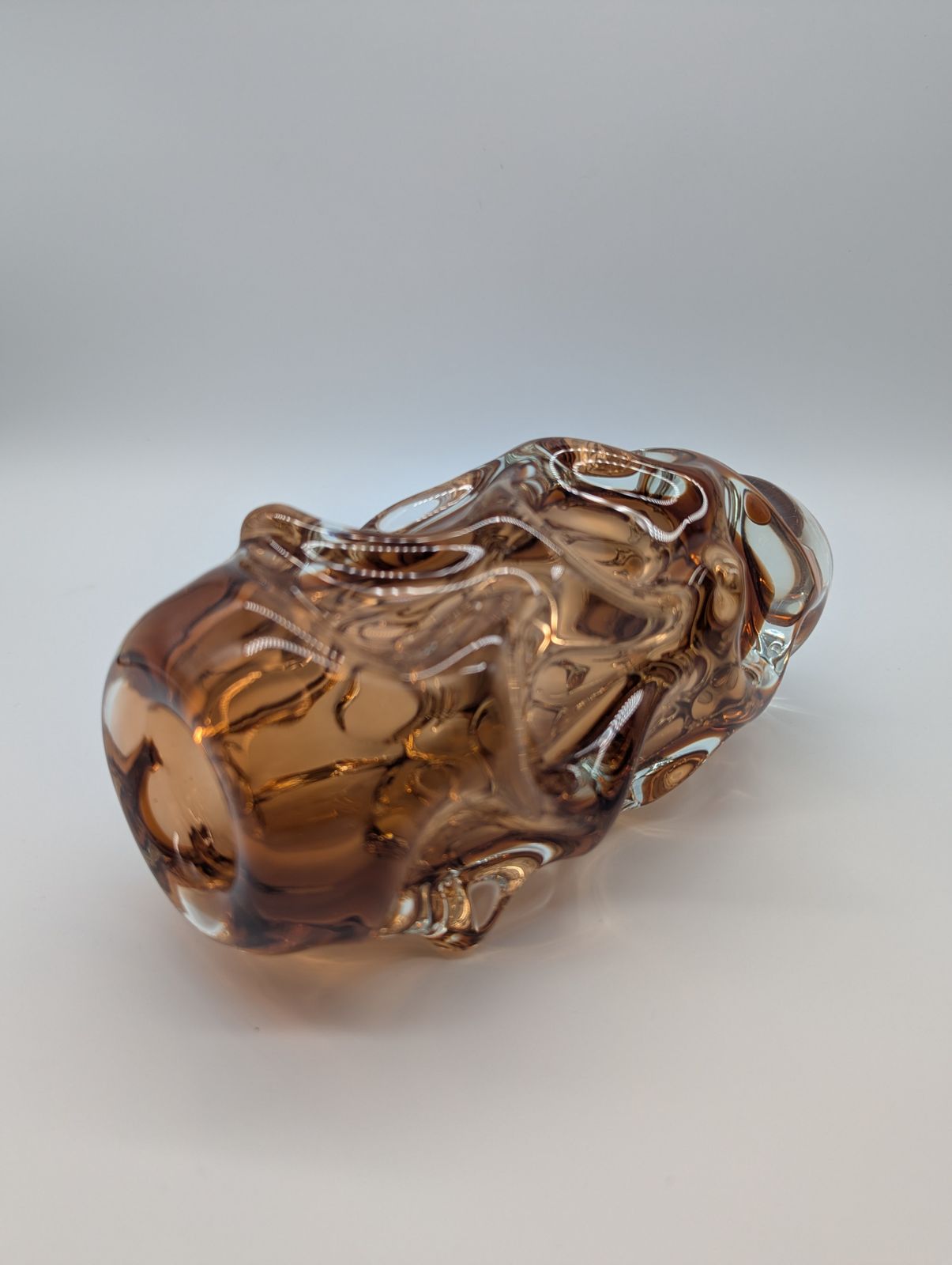 Jan Beránek For Skrdlovice – Sculptural Sommerso ‘Propeller’ Vase, 1950s photo vinterior