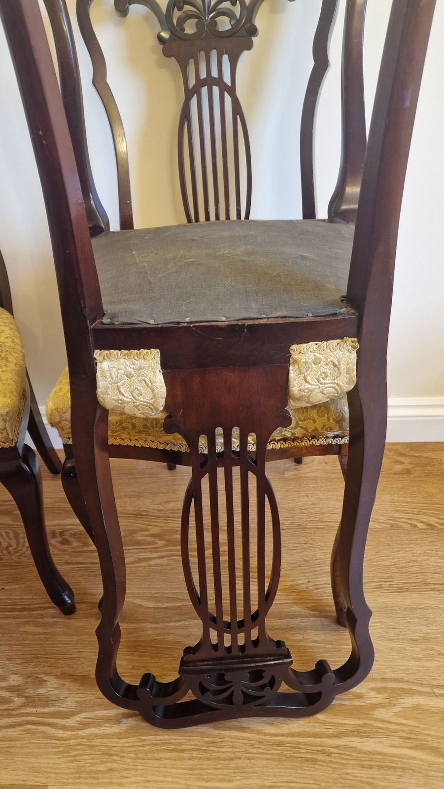 photo for sale Elegant Set Of Four Edwardian Mahogany Rococo Style Dining Chairs