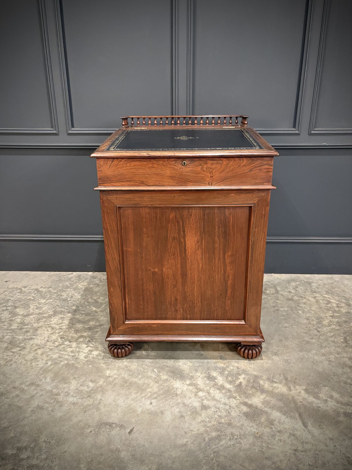 Large 19th Century Rosewood Davenport Desk photo vinterior
