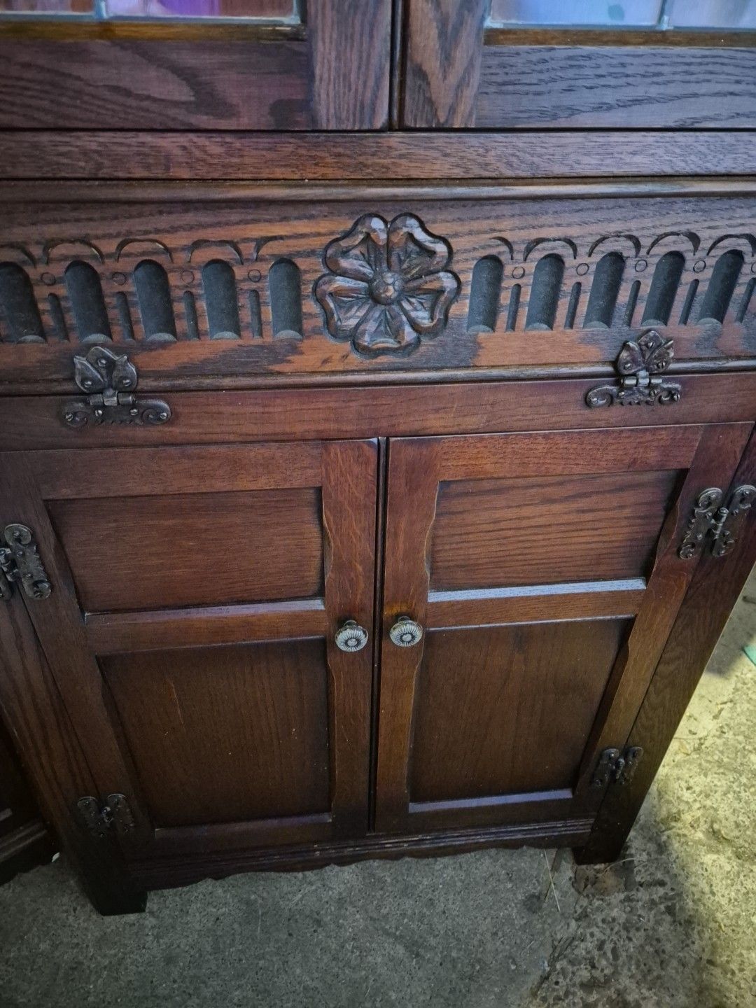 Gorgeous Oak Old Charm Corner Cabinet. 2263. Tudor Brown With Light photo vinterior