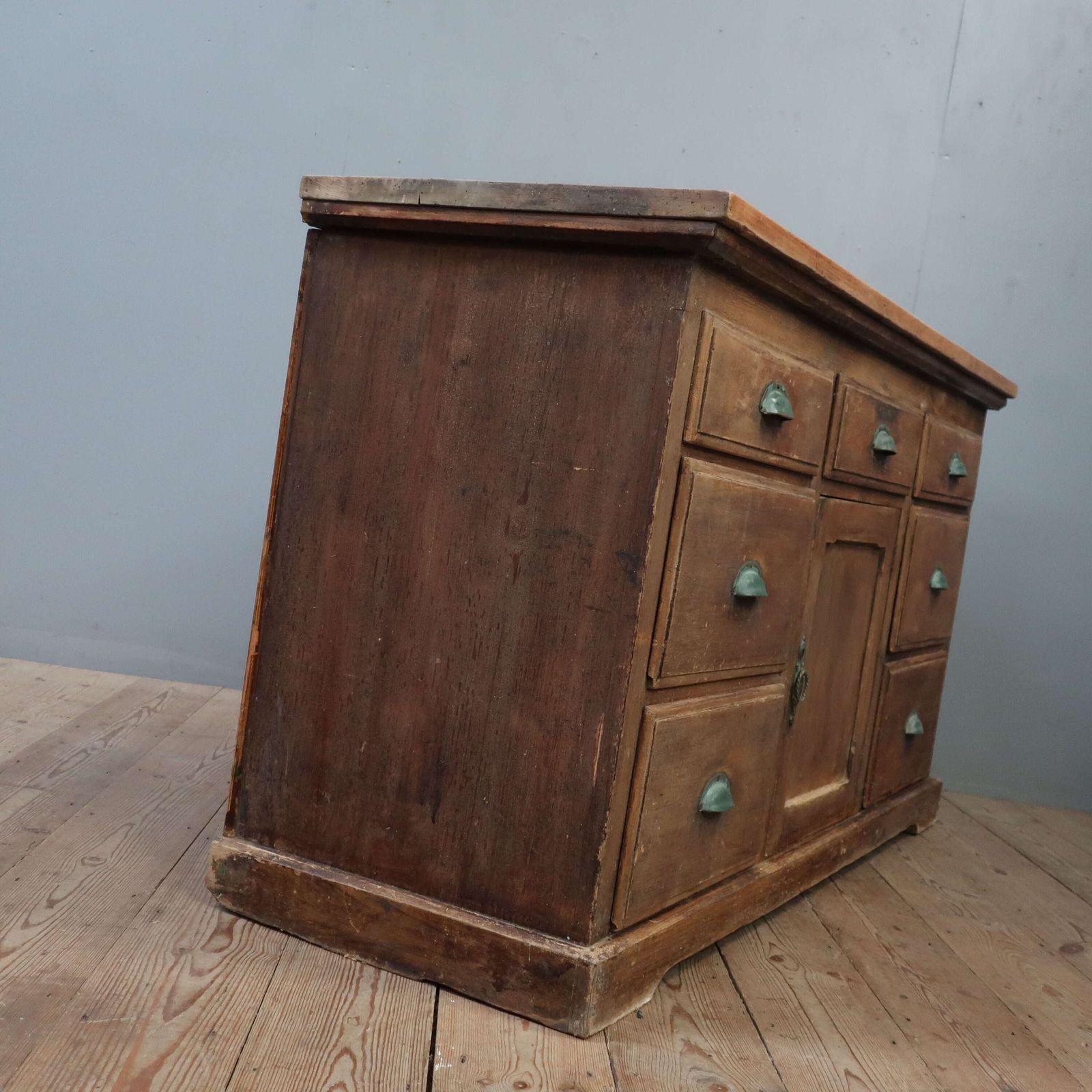 photo vinterior 19th Century Dresser Base In Original Paint