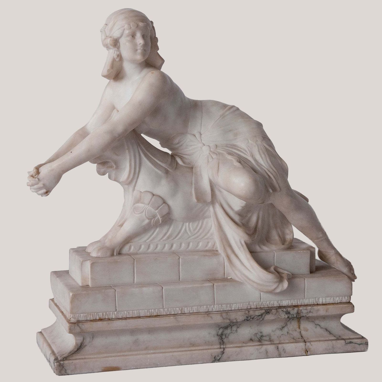 Vrouwenfiguur Op Mythisch Wezen – Gesigneerd C. Cipriani