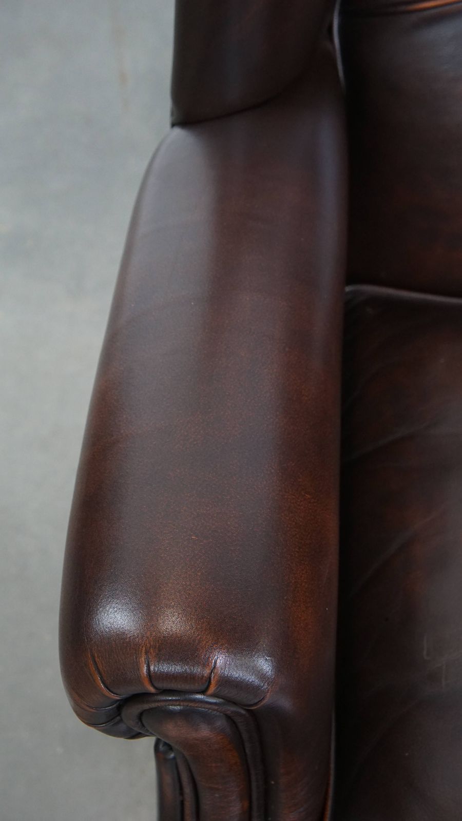 Comfortable And Very Beautiful Set Of 2 English Style Cowhide Wing Chairs With A Luxurious Finish photo buy