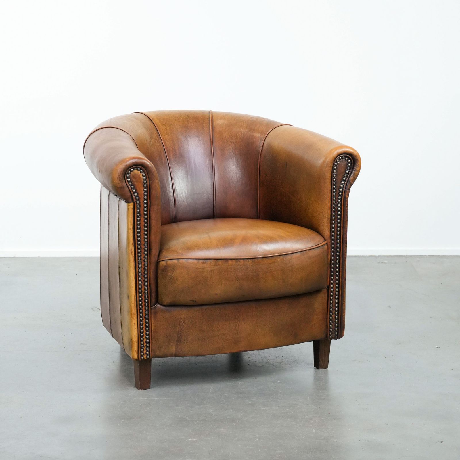 Elegant Sheepskin Club Armchair With Beautiful Warm Colours, A Finish With Decorative Nails And Beautiful Stitching