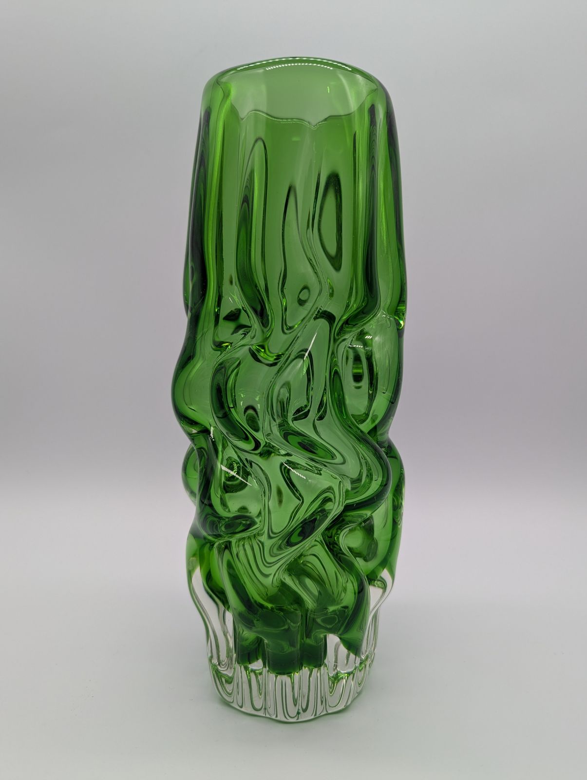 Pavel Hlava For Borské Sklo – Green Single Tone Encased “Brain” Vase, C.1960s (26 Cm) photo 120.0