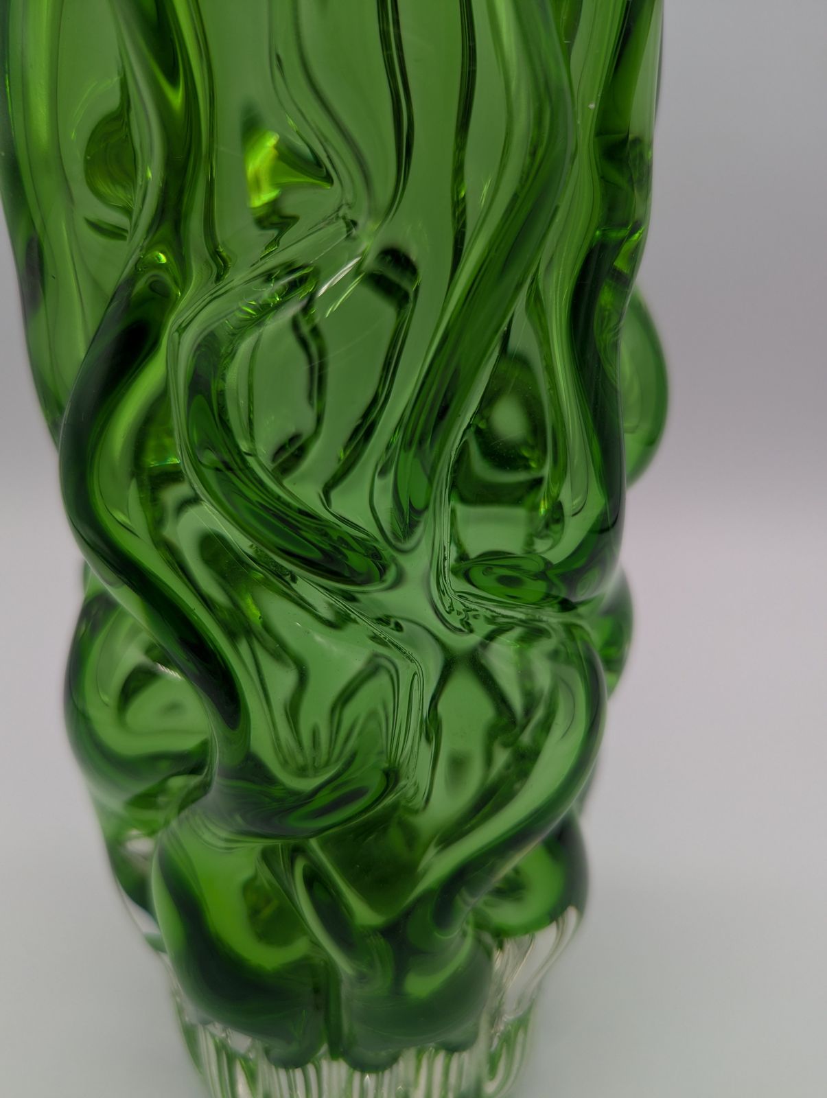 photo furniture Pavel Hlava For Borské Sklo – Green Single Tone Encased “Brain” Vase, C.1960s (26 Cm)