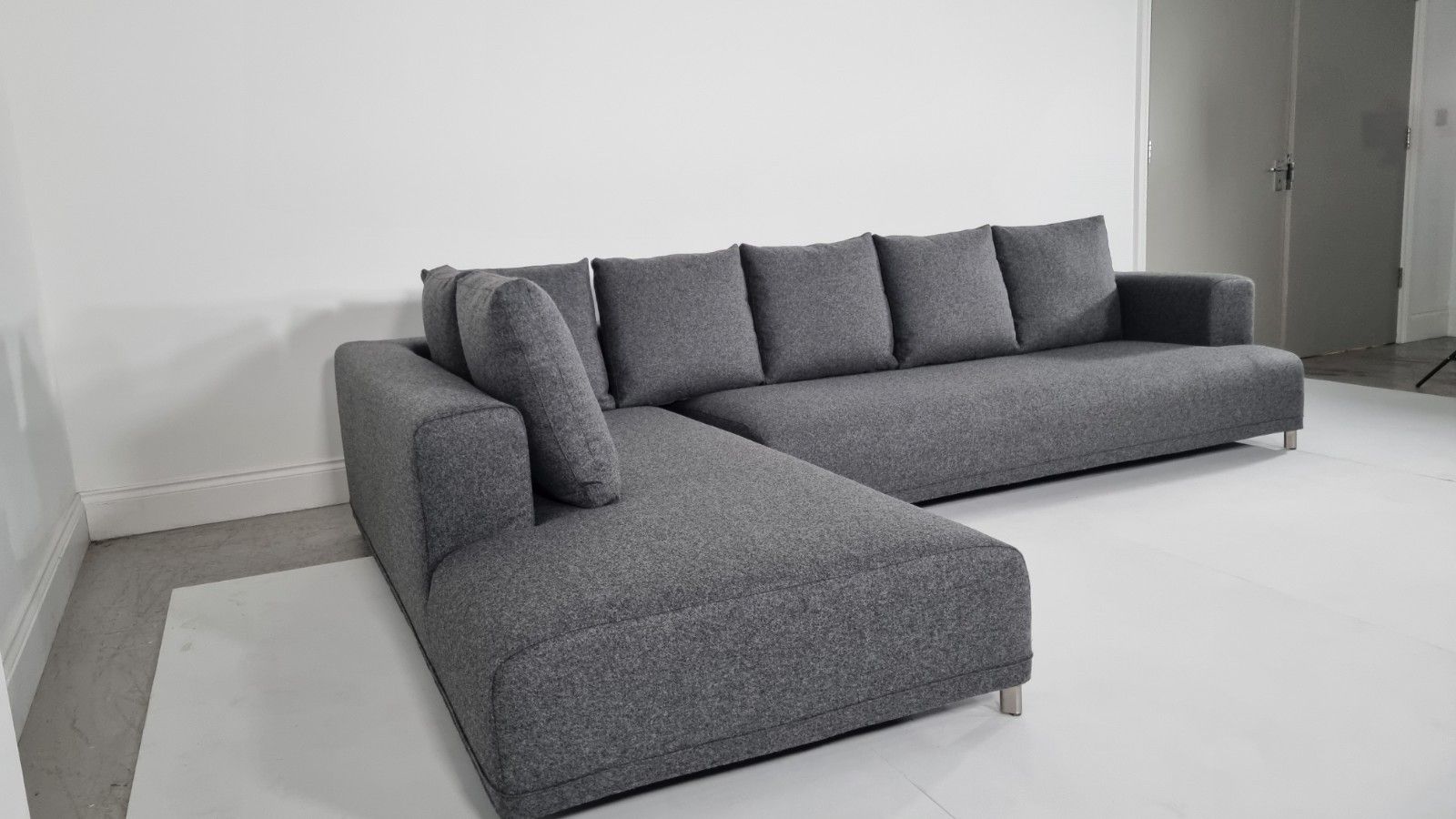 Ligne Roset Opium L/R Grande In Luxurious Grey Wool In Immaculate Condition photo buy