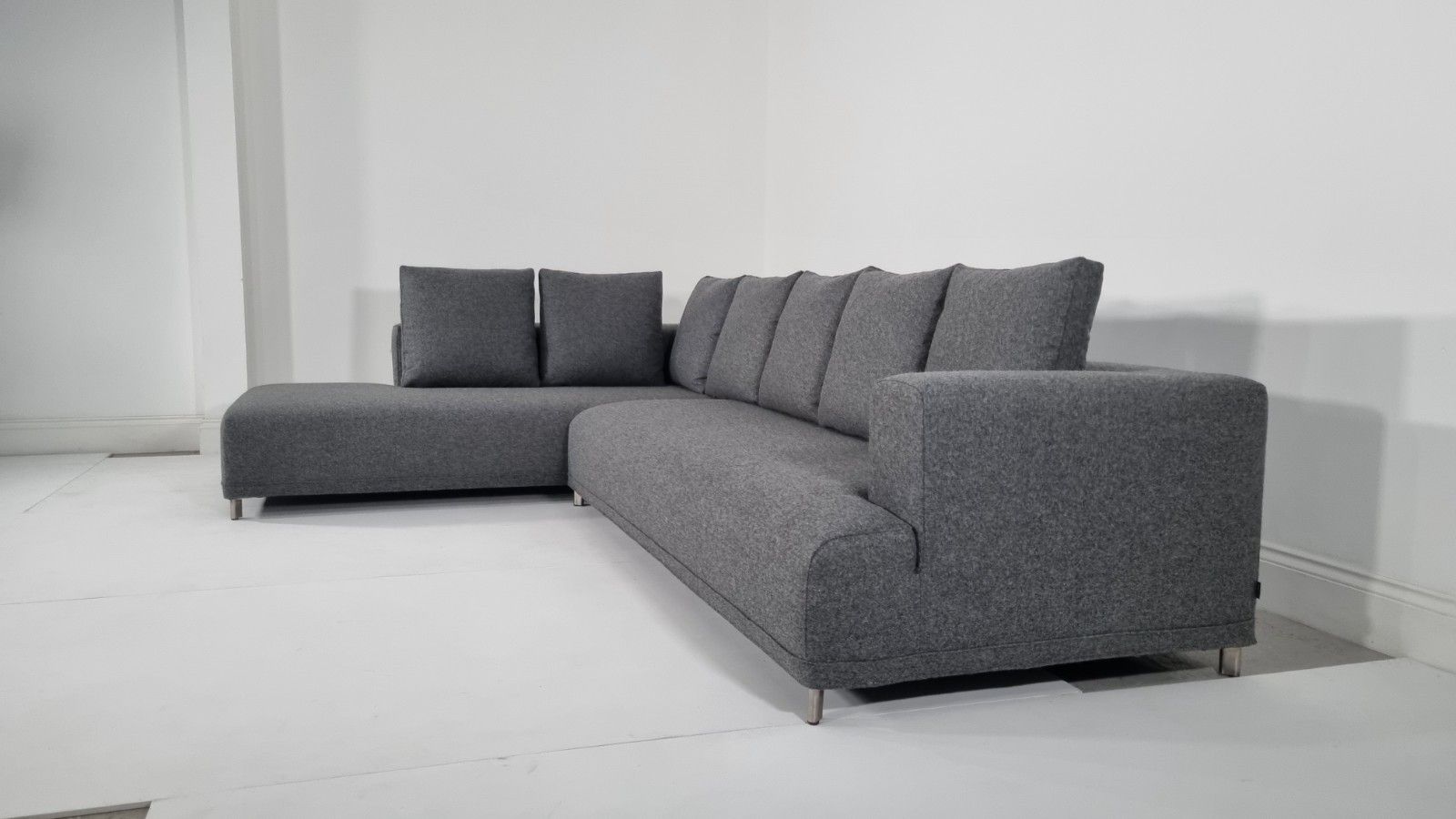 4740.0 Ligne Roset Opium L/R Grande In Luxurious Grey Wool In Immaculate Condition photo