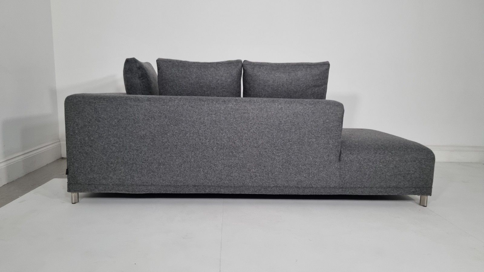 photo vintage Ligne Roset Opium Chaise Unit In Luxurious Grey Wool In Excellent Condition