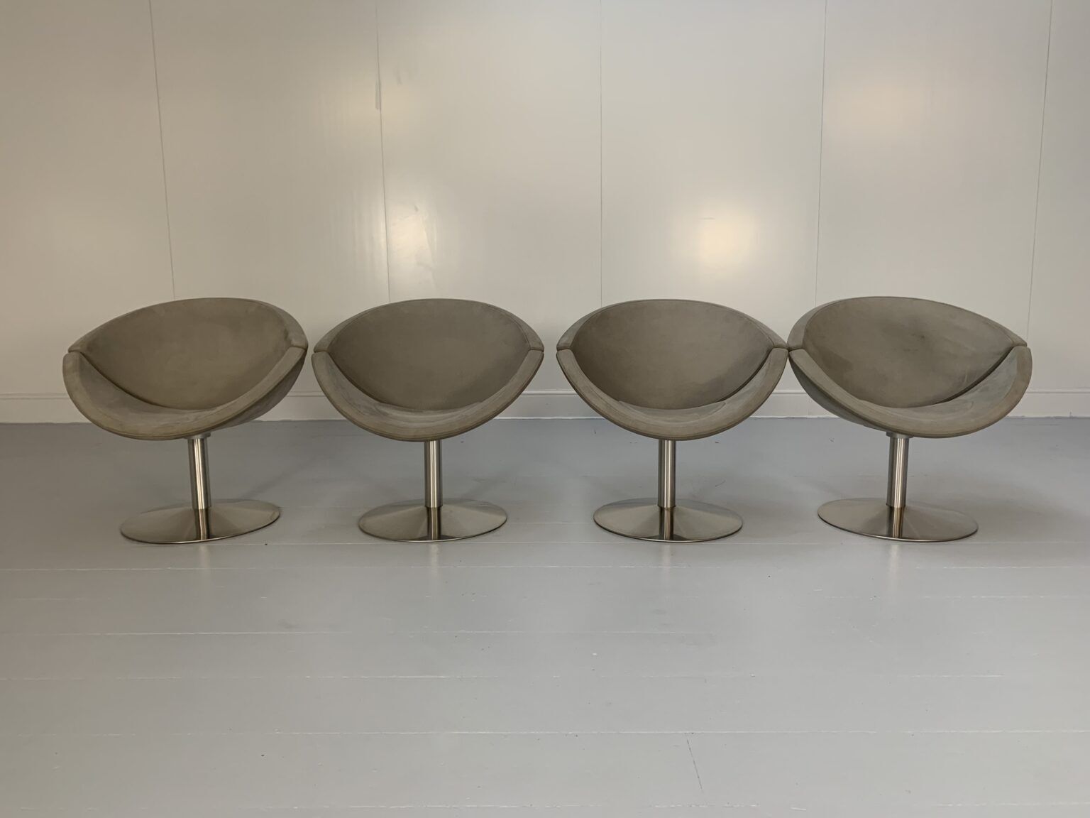 Suite Of 4 “Ej 96 Apollo” Chairs In Mid Grey Alcantara photo furniture