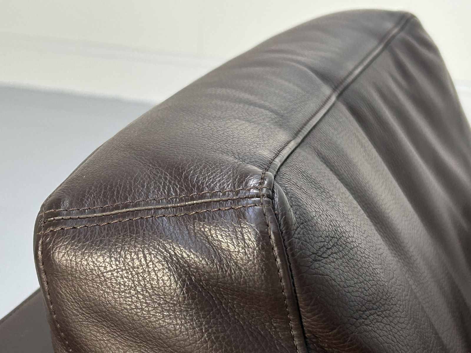 photo furniture Walter Knoll "Nelson 605" Swivel Armchair In Brown Leather