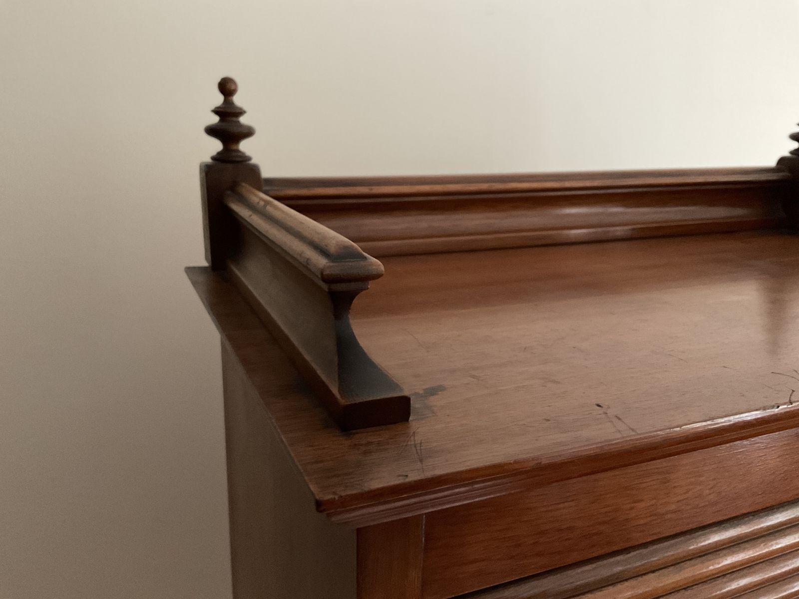 photo vintage Dental Surgery Cabinet By The Dental Manufacturing Co. Ltd., 1912.