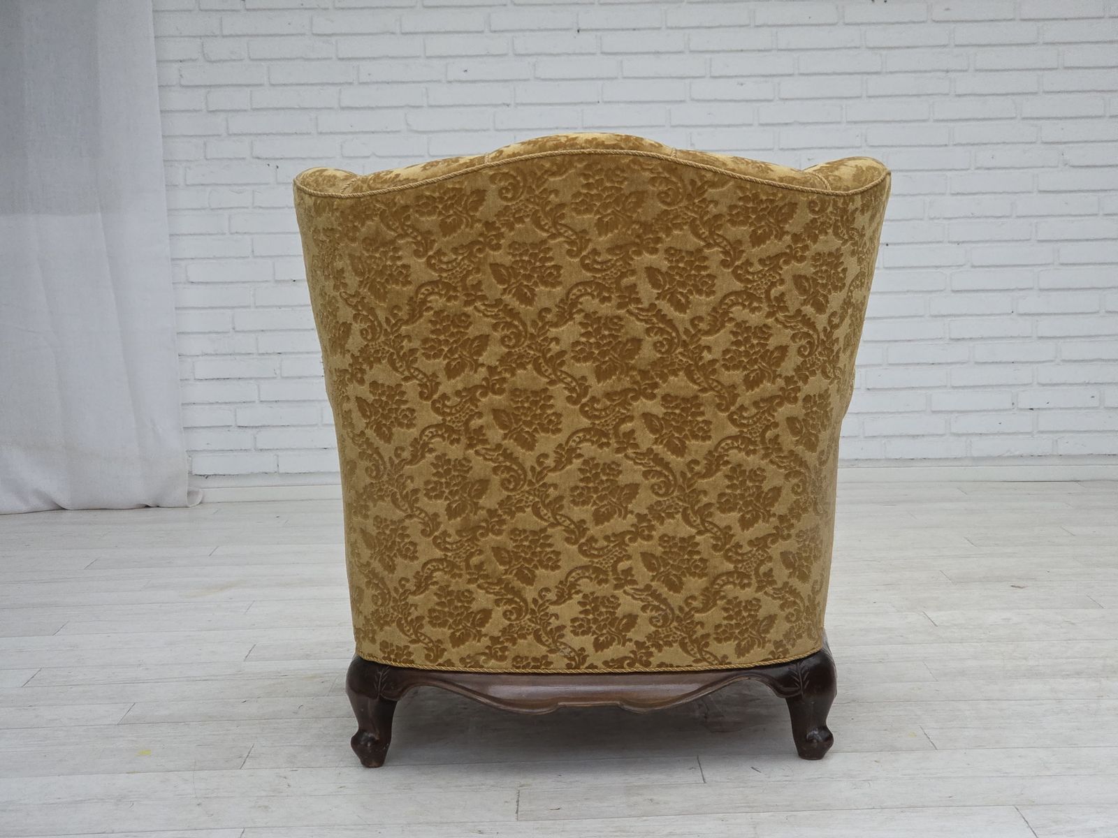 Ca. Jaren 1950, Deense Relax Fauteuil, Meubelvelours, Gesneden Eikenhout. photo buy