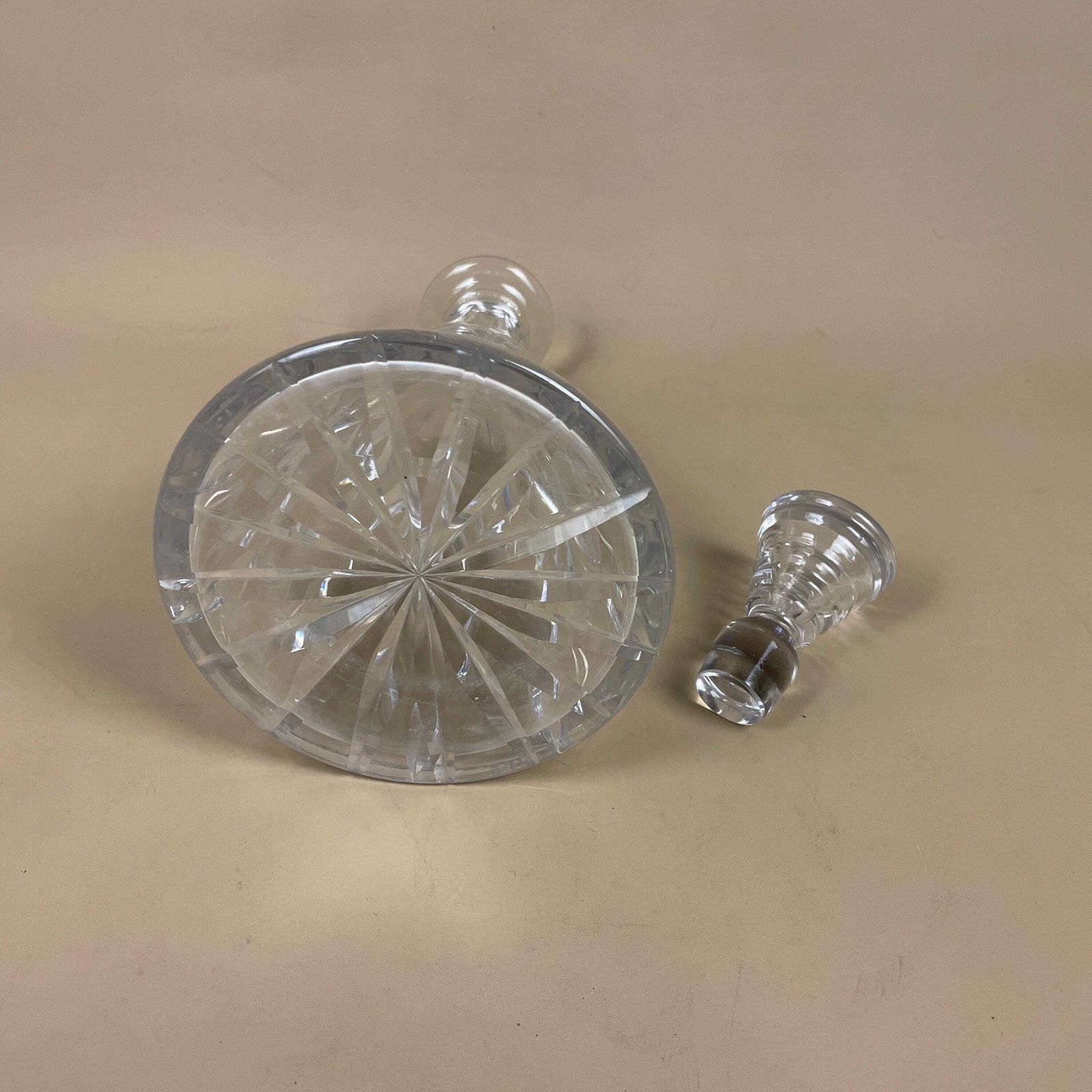 photo furniture Vintage Glass Drink Decanter Cut Glass Crystal Whisky Display Triple Neck Bottle Retro Antique Lid Top Lidded Cap Drinks Trolly Funnel
