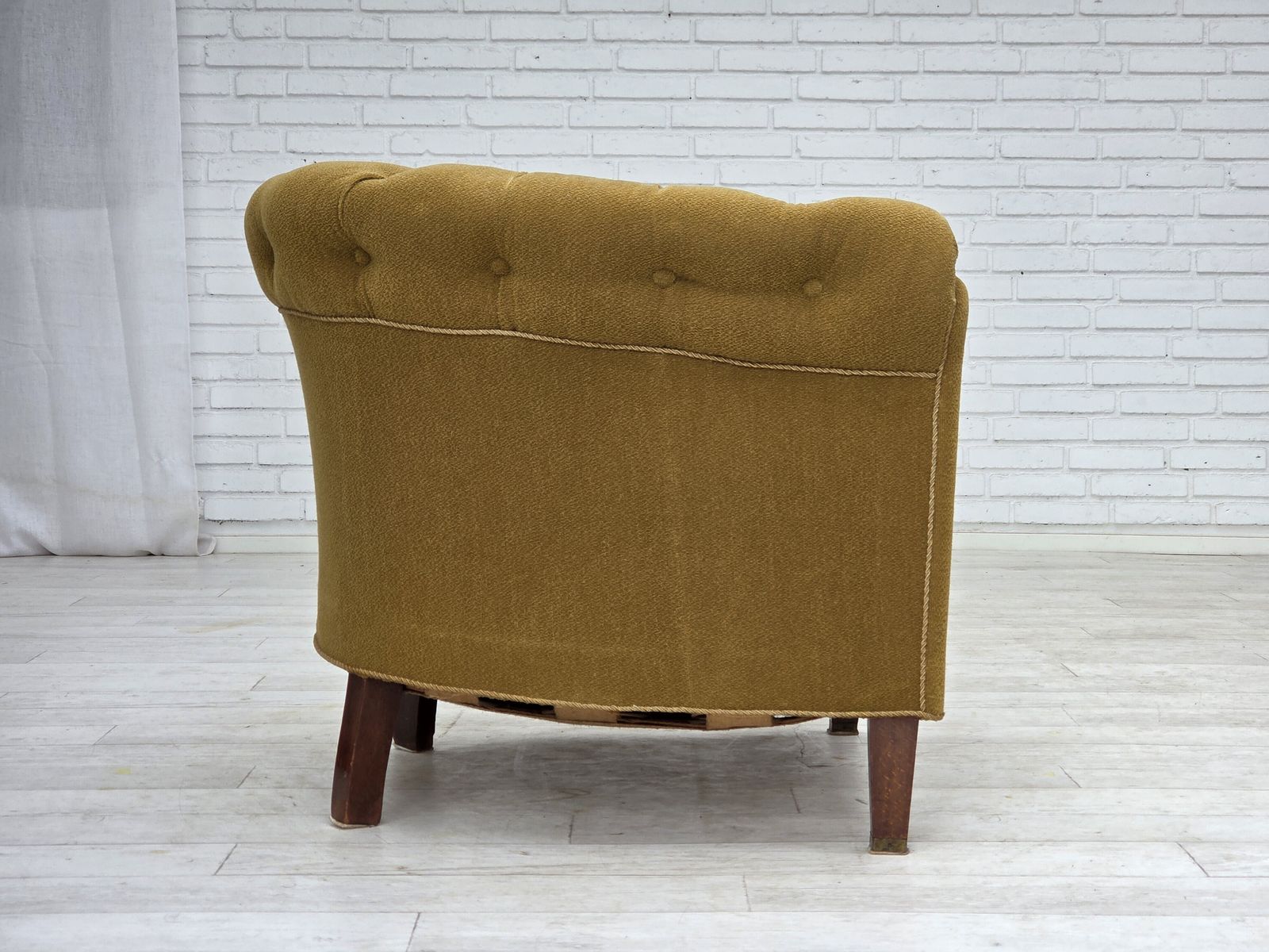 photo vinterior Ca. Jaren 1950, Deense Relaxfauteuil, Groen Meubelwol, Essenhout.