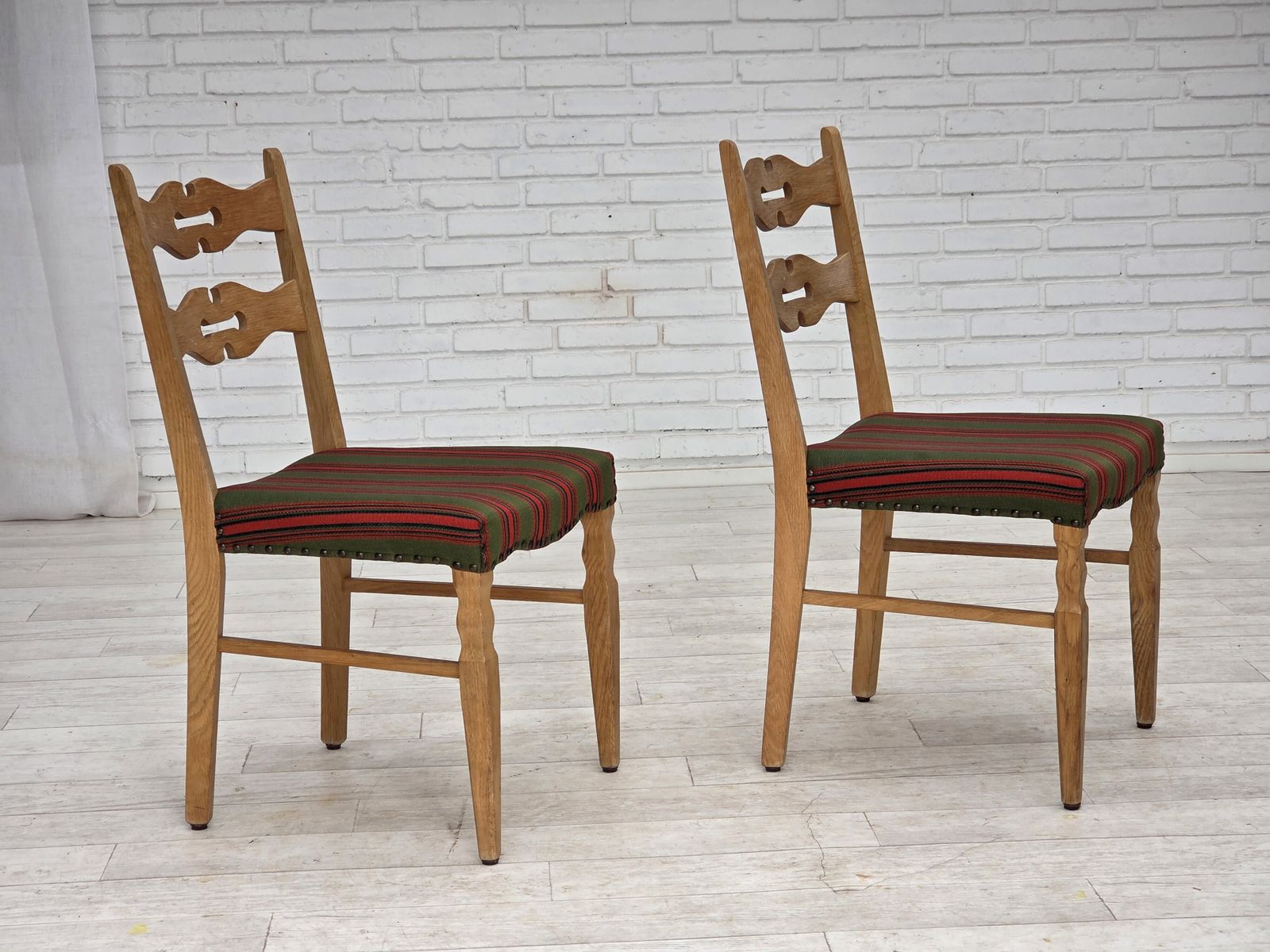 photo furniture 1970s, Set Of 2 Danish Dining Chairs, Furniture Wool, Solid Oak Wood.