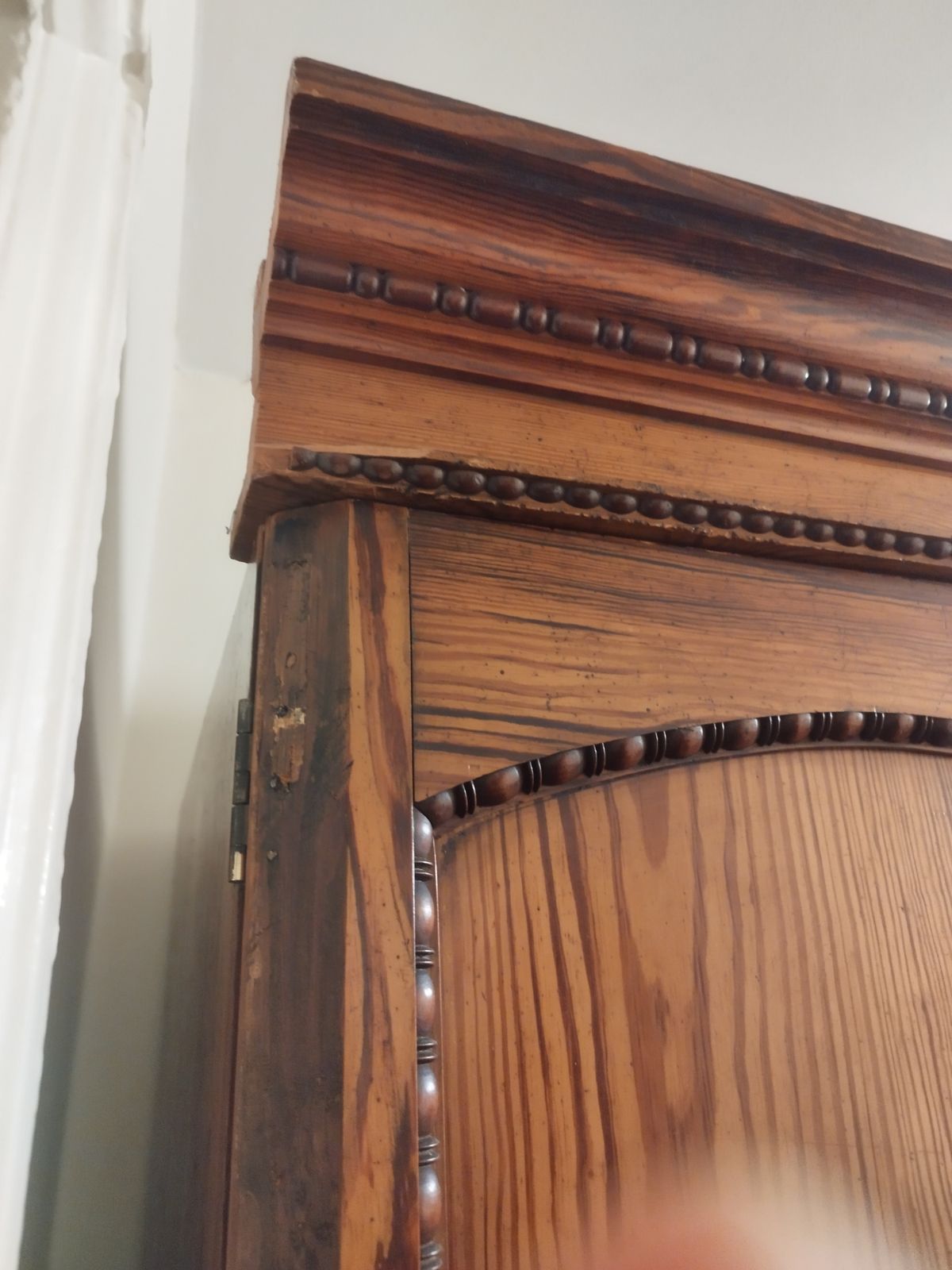 Solid Wood Antique Style Wardrobe – Beautiful Carved Detailing – Excellent Condition photo Furniture