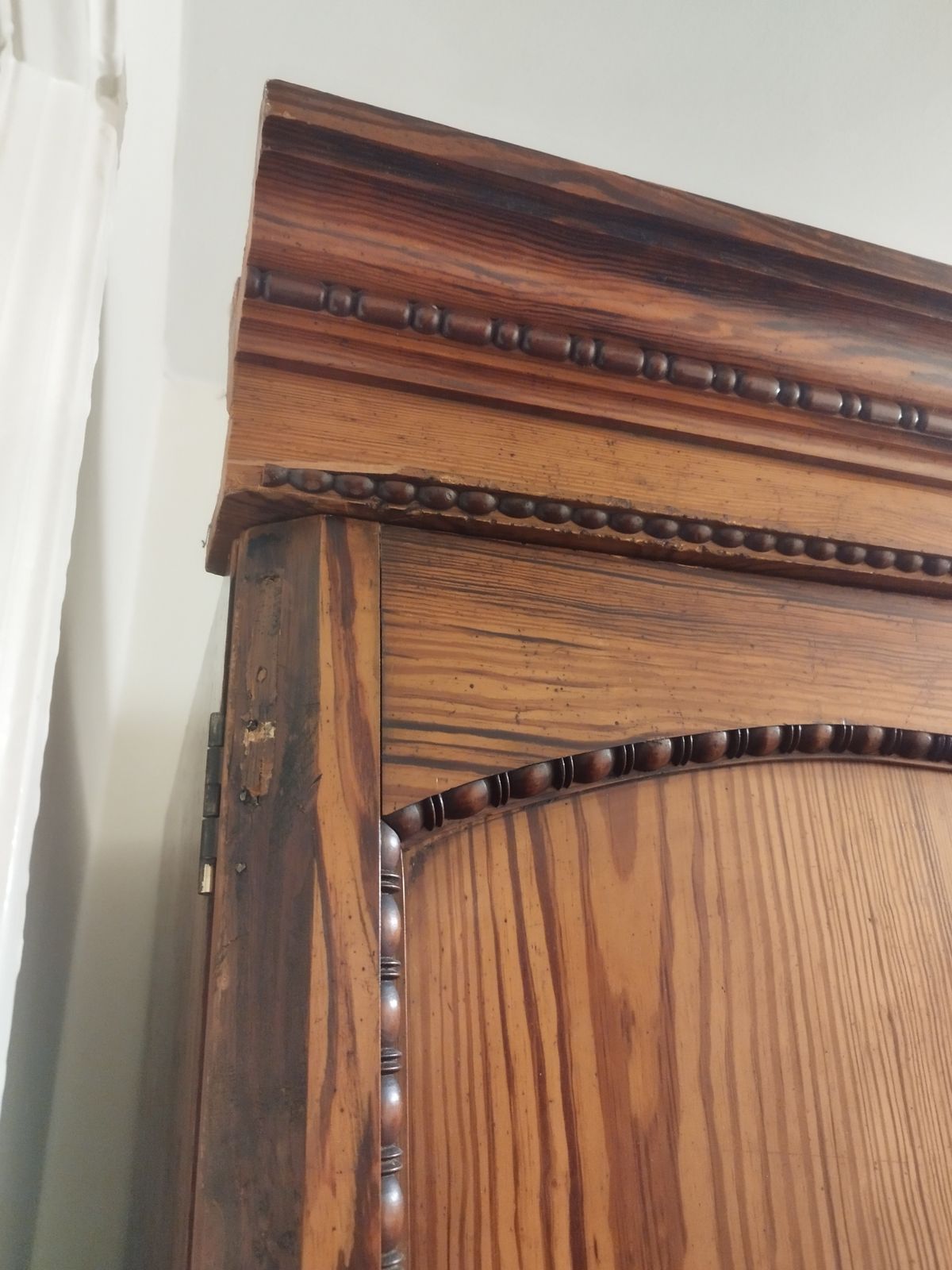 Solid Wood Antique Style Wardrobe – Beautiful Carved Detailing – Excellent Condition photo 350.0