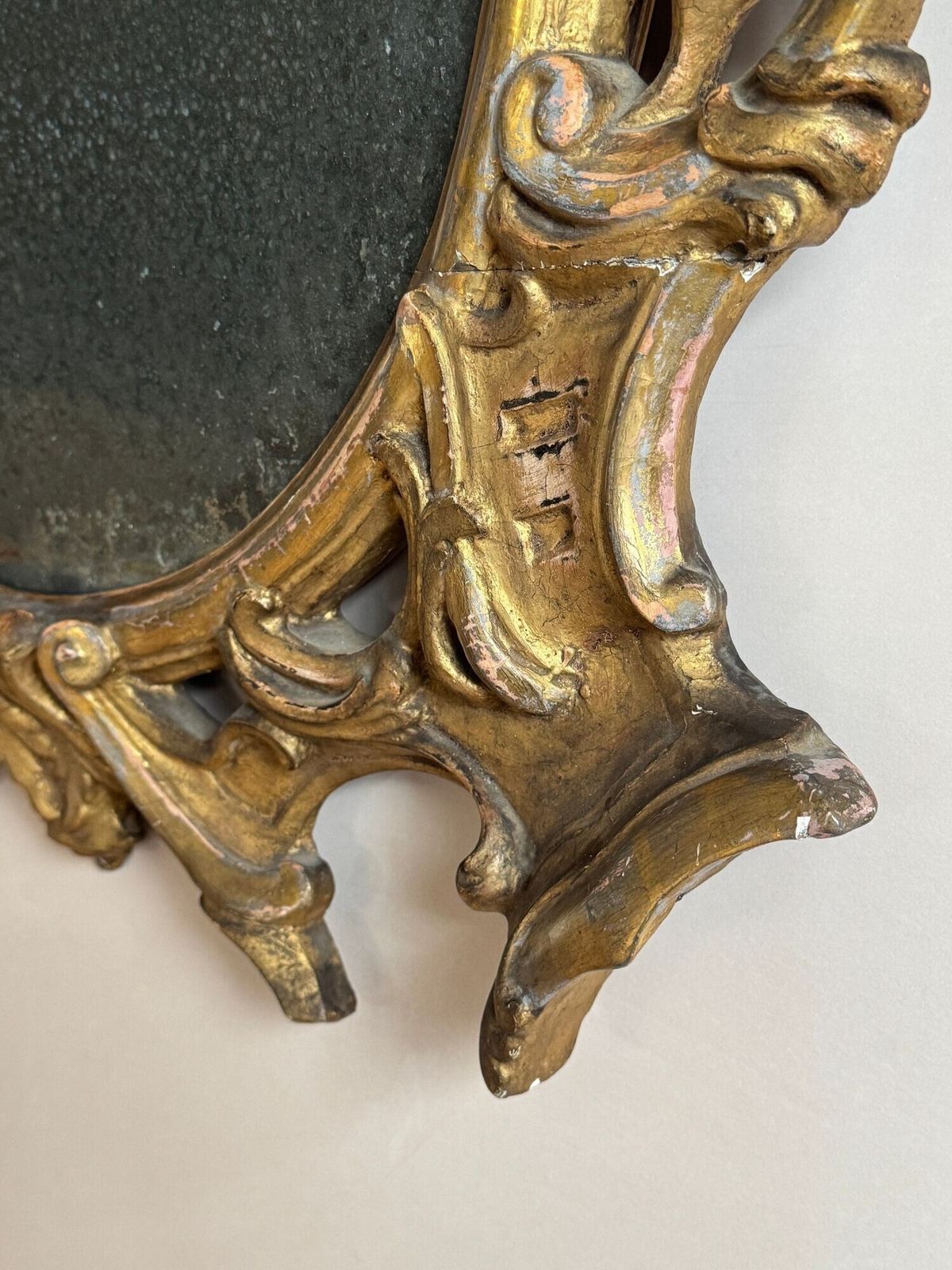 photo furniture George III Period Carved Giltwood Mirror