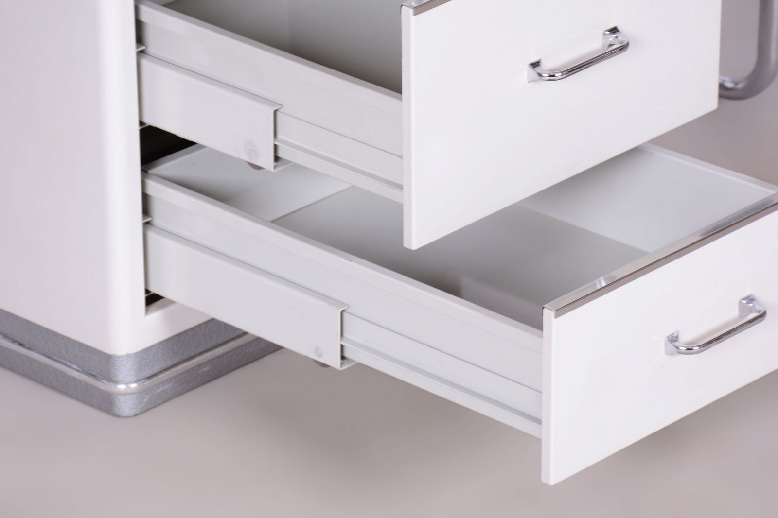 photo vinterior Restored Bauhaus Writing Desk, Steel, Glass, Germany, 1940s
