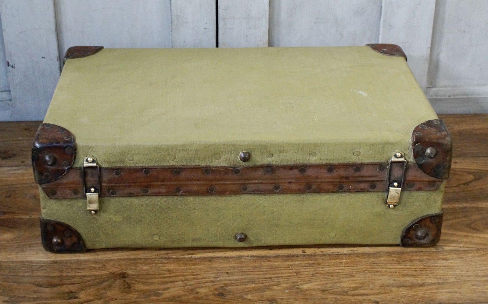 photo furniture Vintage Pukka Military Wwii Demob Case For Harrods
