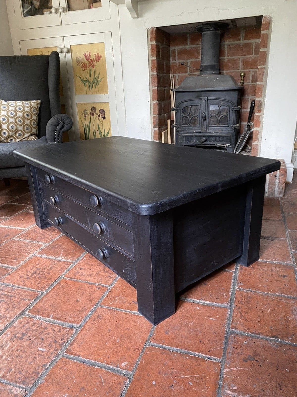 photo vintage Large Black Painted Pine Late 20th Century Coffee Tv Table Plan Chest Style
