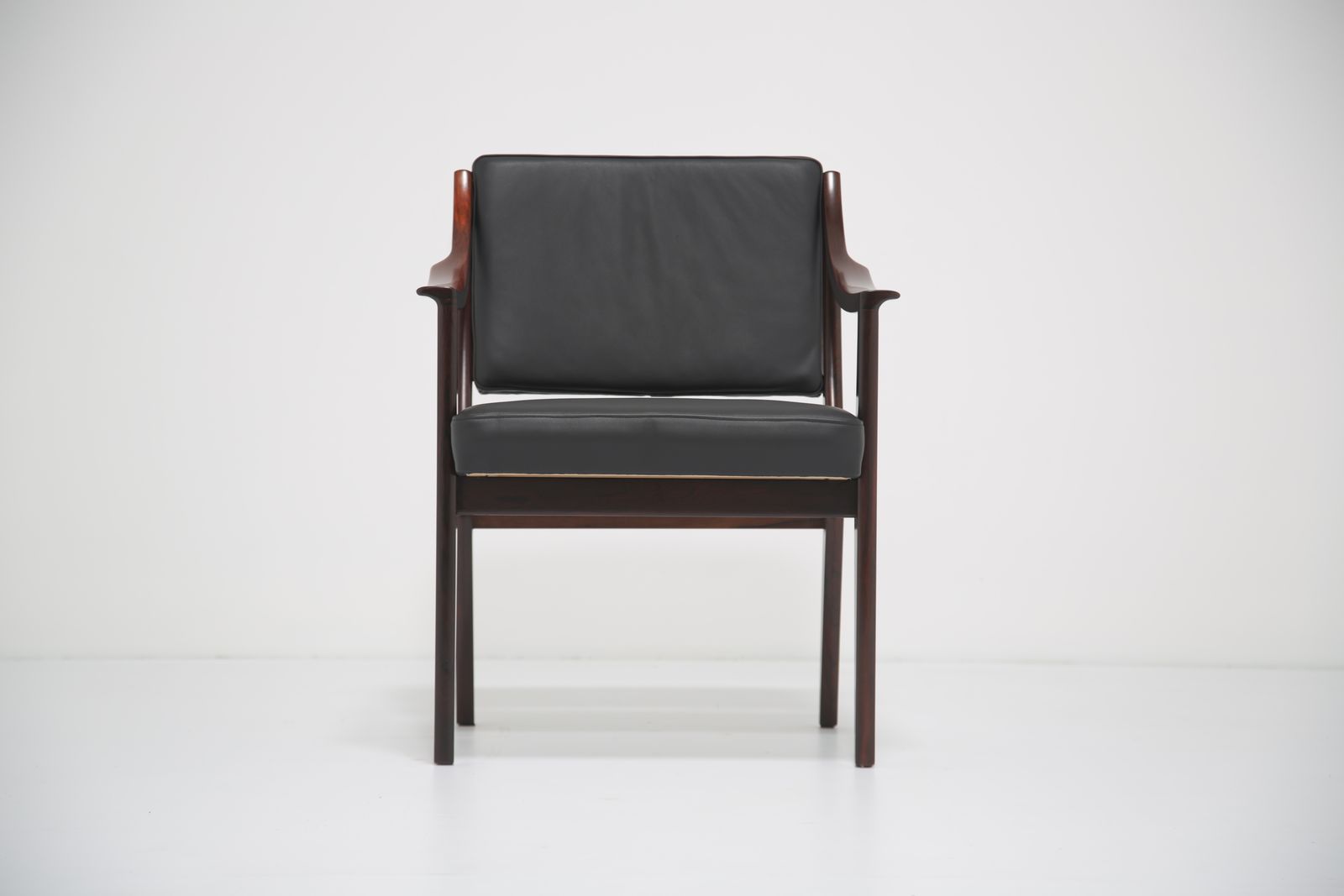 Vintage Palissander En Zwart Lederen Fauteuil Van Karl Erik Ekselius Voor Joc Vetlanda, Jaren 1960 photo buy