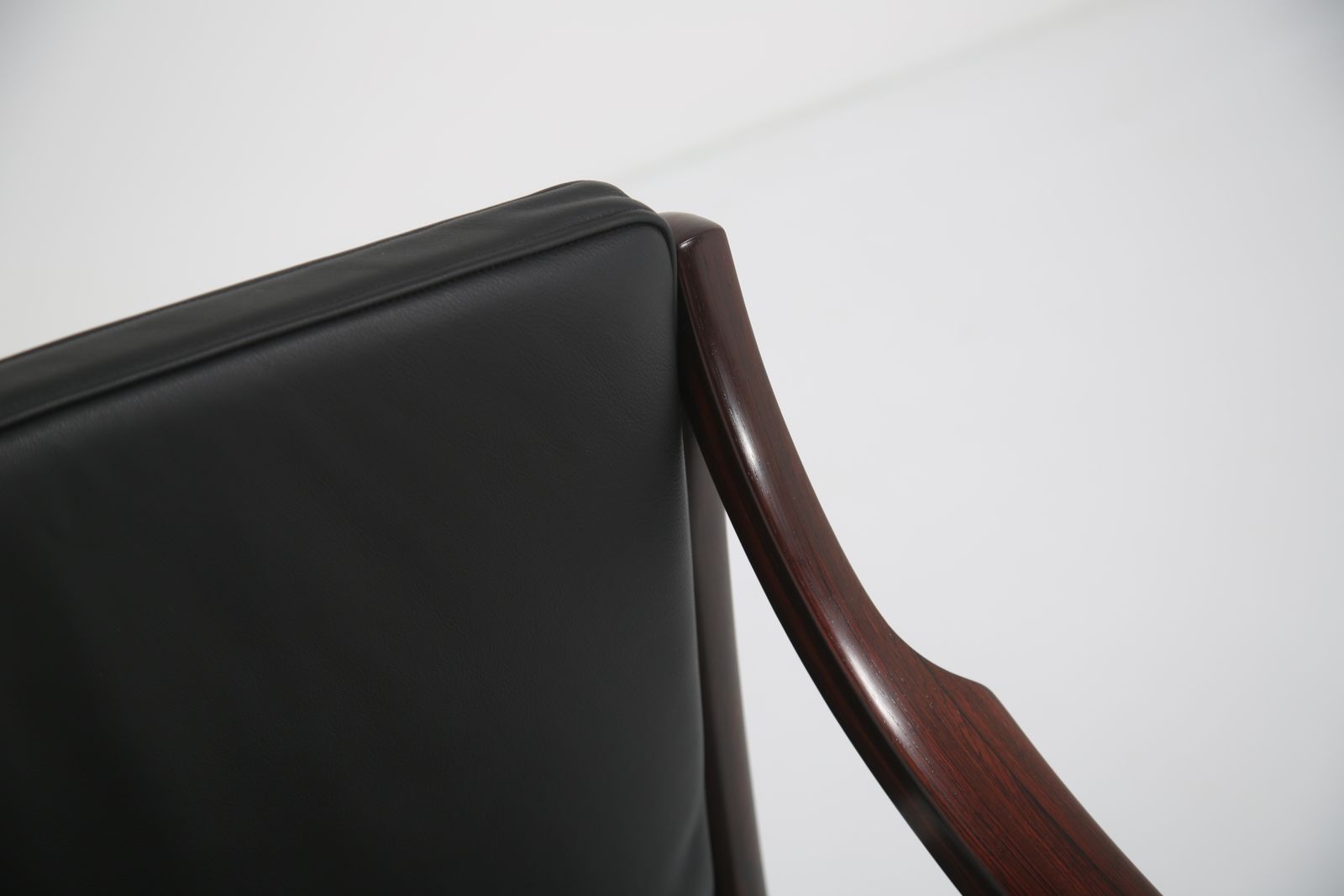 photo furniture Vintage Palissander En Zwart Lederen Fauteuil Van Karl Erik Ekselius Voor Joc Vetlanda, Jaren 1960