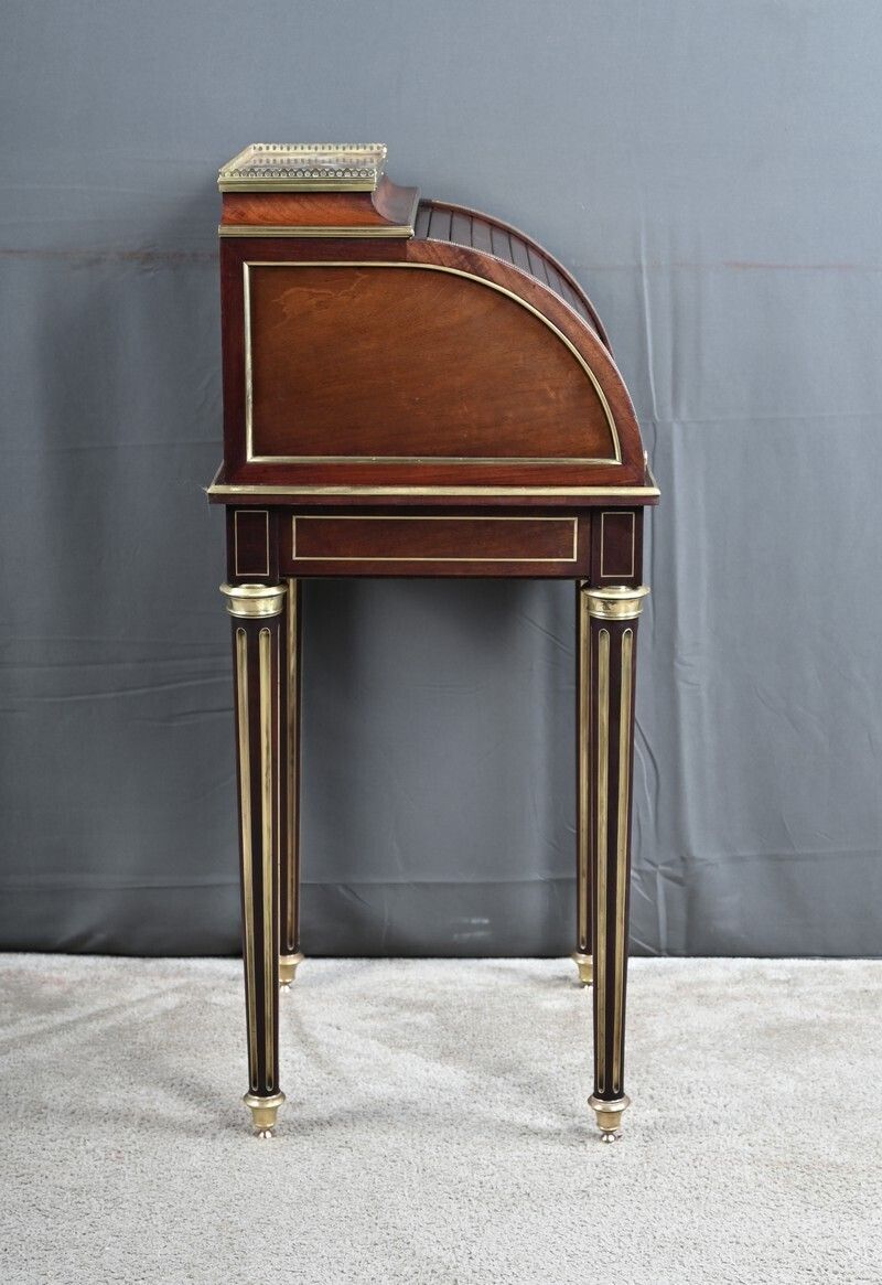 photo vinterior Small Mahogany Parlor Cabinet, Louis XVI Style – Second Half Of The 19th Century