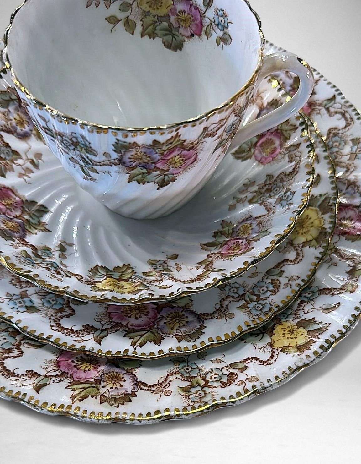 photo vinterior Staffordshire Pair Of Coffee/Tea Cups With Saucers And Dessert Tray